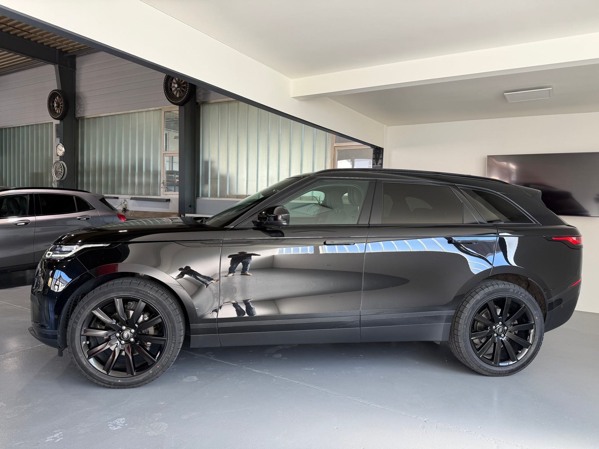LAND ROVER Range Rover Velar D 240 HSE Automatic-image-3