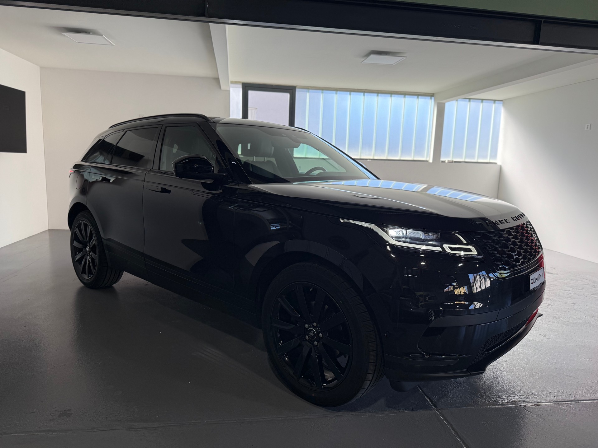 LAND ROVER Range Rover Velar D 240 HSE Automatic-image-1