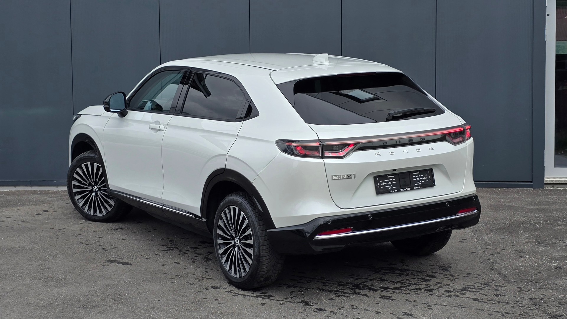 HONDA Ny1 Elegance-image-1