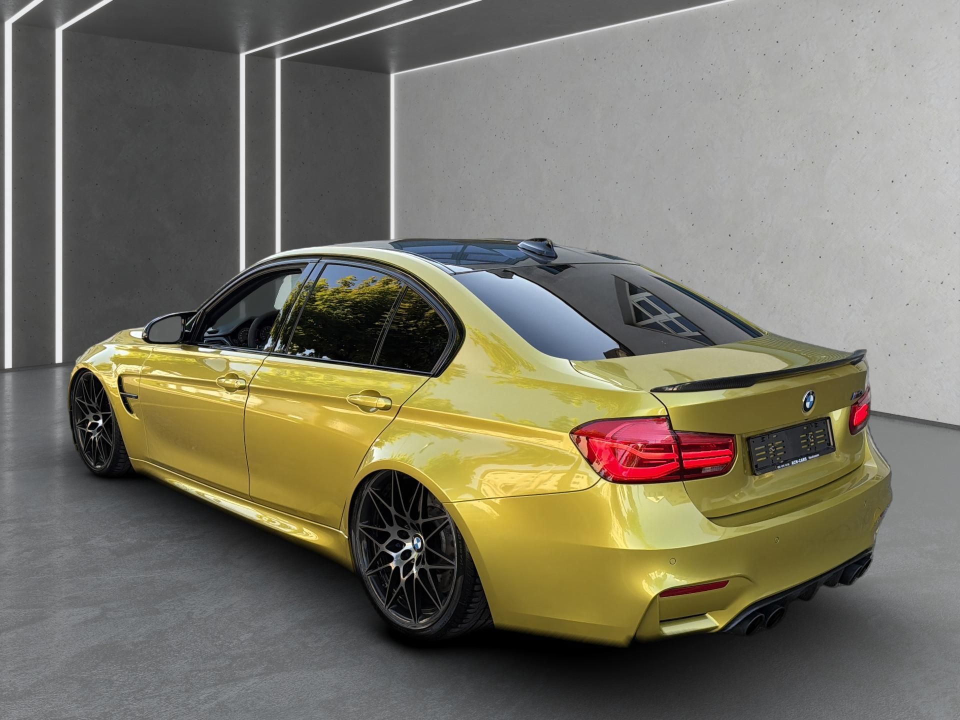 BMW M3 Competition Drivelogic-showroom-element-2