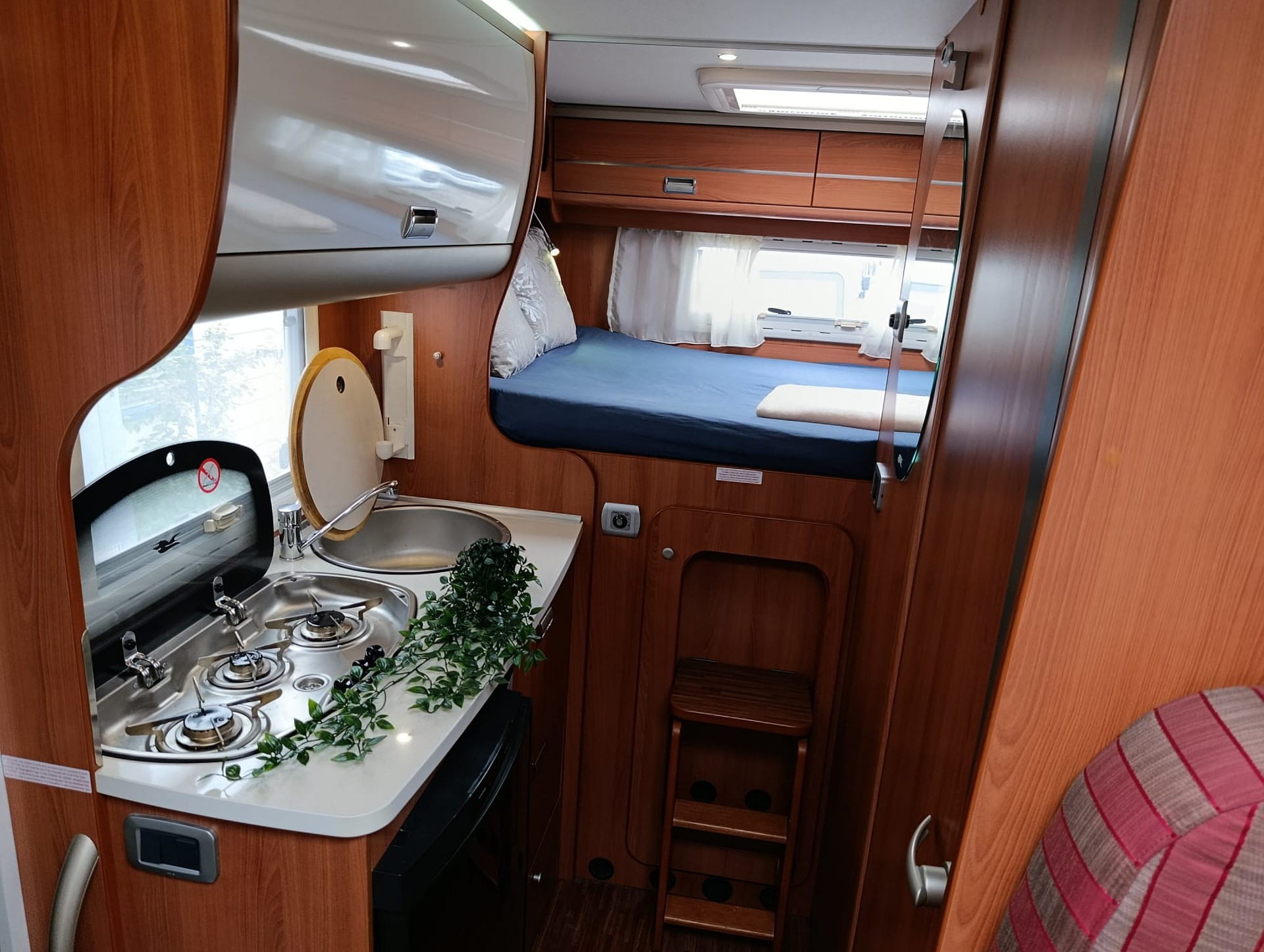 LAIKA X 595R***Echtes Schnäppli: Kompakter Luxus auf Rädern! ***AUTOMAT* Solar Panel* Ventilator* Töffträger *Rückfahrkamera*-image-8