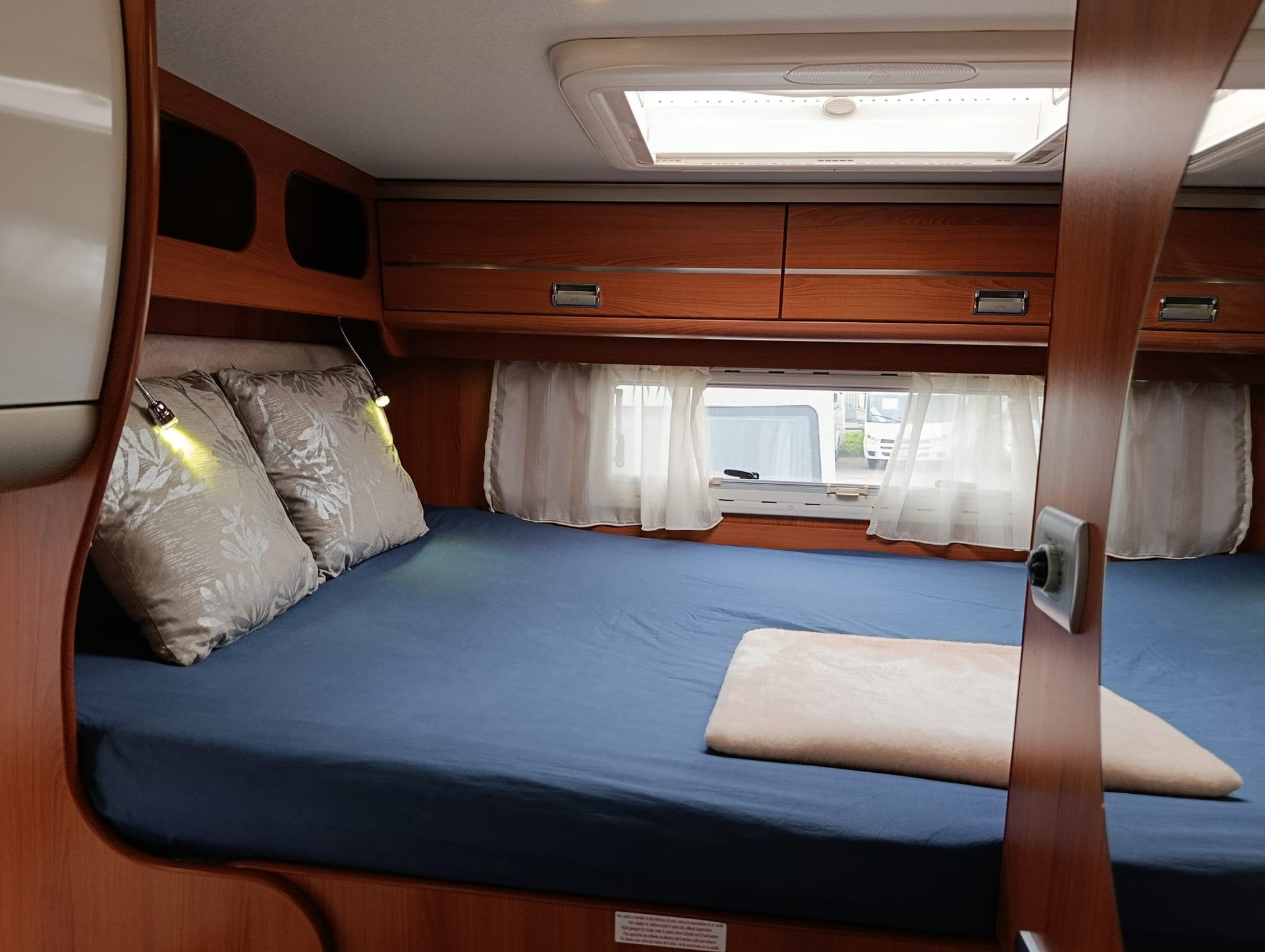 LAIKA X 595R***Echtes Schnäppli: Kompakter Luxus auf Rädern! ***AUTOMAT* Solar Panel* Ventilator* Töffträger *Rückfahrkamera*-image-12
