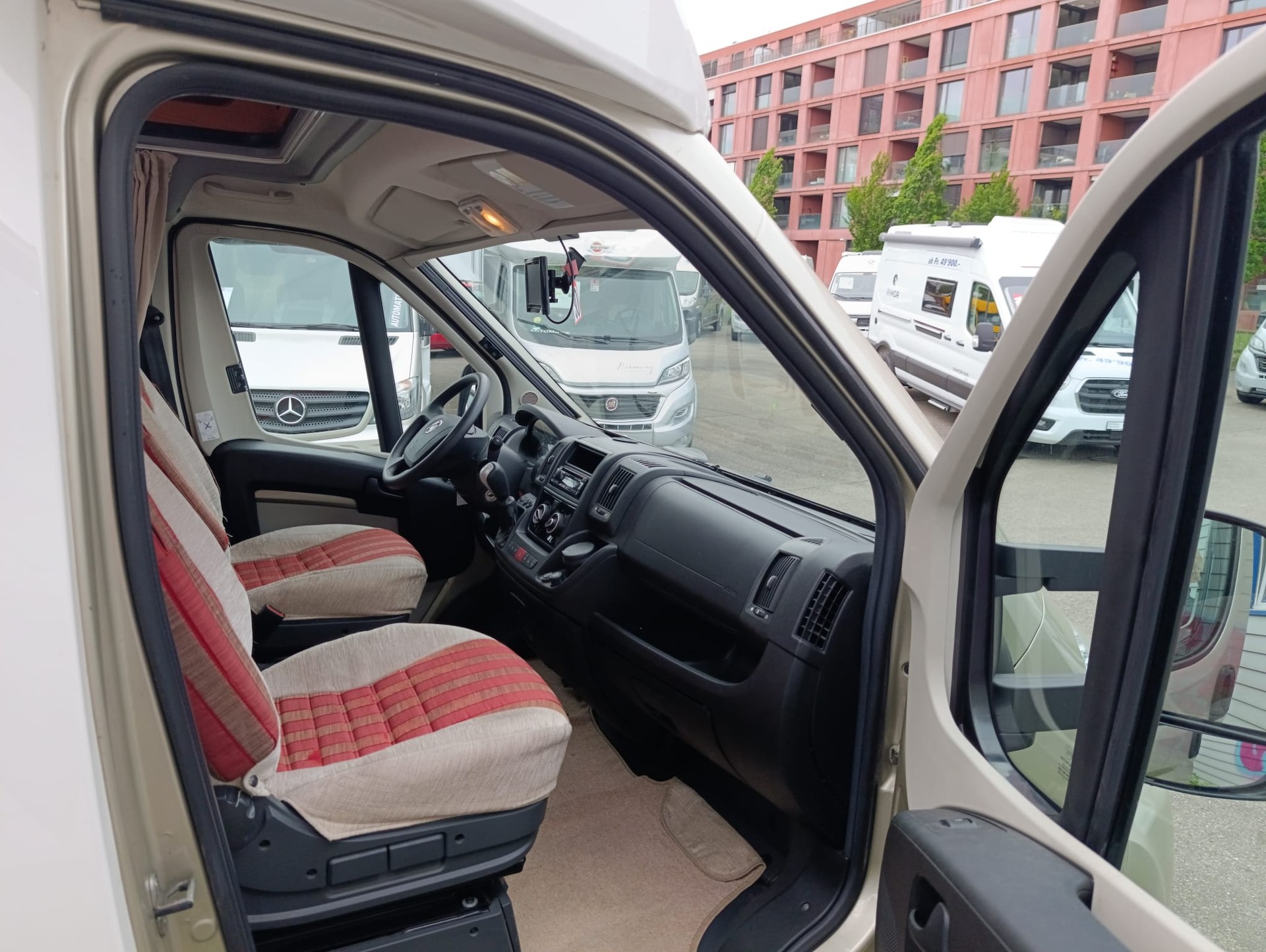 LAIKA X 595R***Echtes Schnäppli: Kompakter Luxus auf Rädern! ***AUTOMAT* Solar Panel* Ventilator* Töffträger *Rückfahrkamera*-image-15