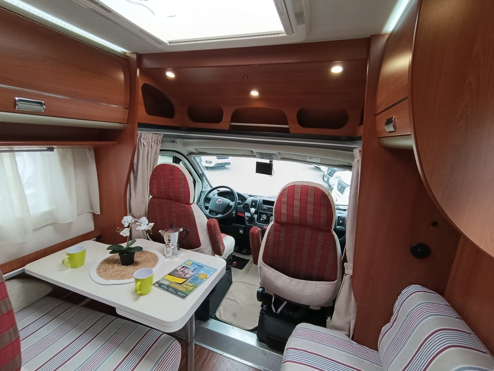 LAIKA X 595R***Echtes Schnäppli: Kompakter Luxus auf Rädern! ***AUTOMAT* Solar Panel* Ventilator* Töffträger *Rückfahrkamera*-image-18