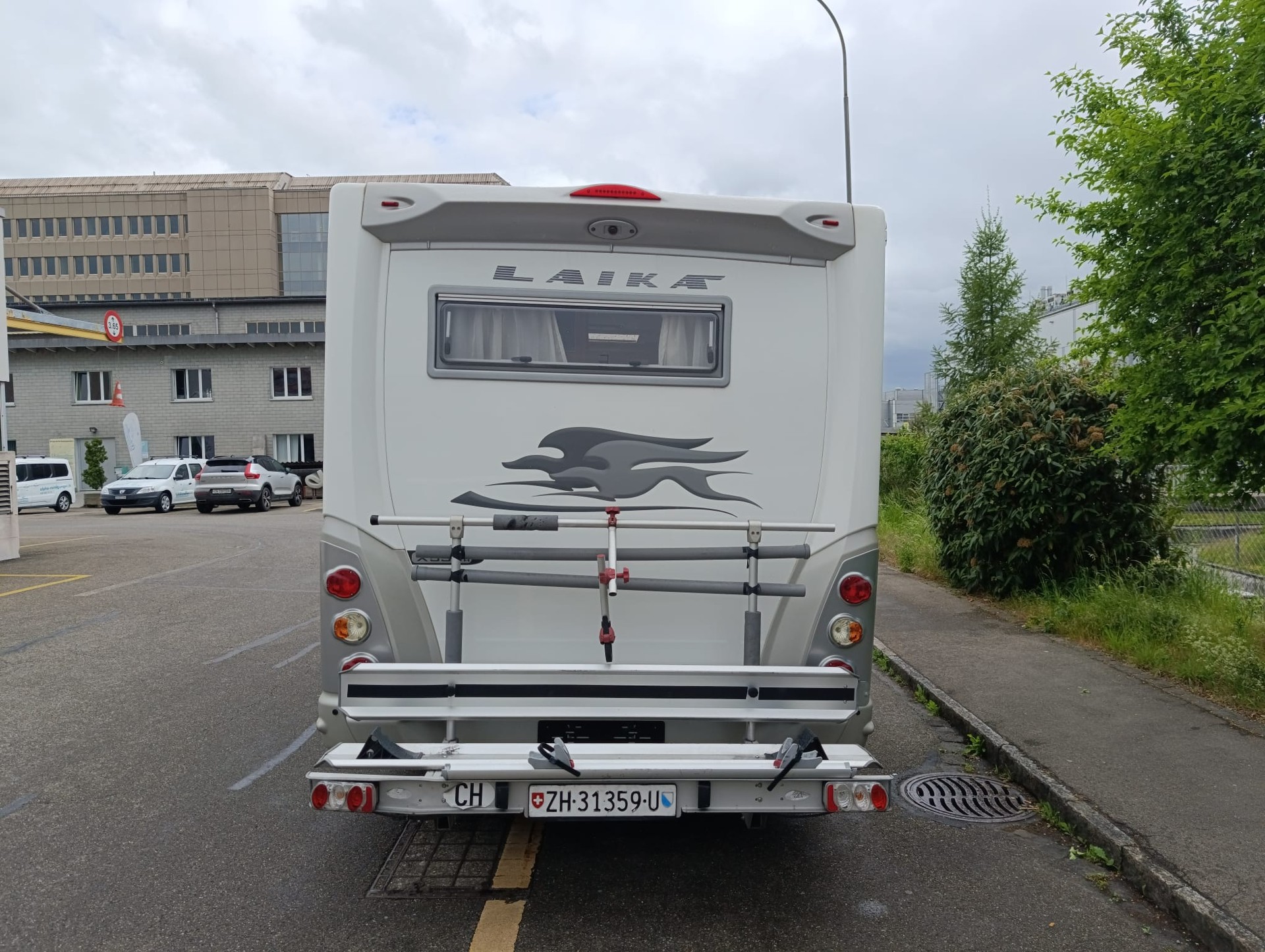 LAIKA X 595R***Echtes Schnäppli: Kompakter Luxus auf Rädern! ***AUTOMAT* Solar Panel* Ventilator* Töffträger *Rückfahrkamera*-image-4