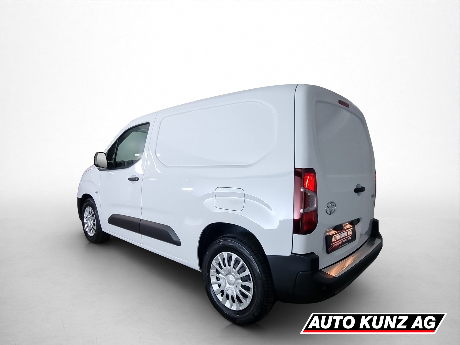 TOYOTA PROACE CITY Van L1 52KWh Active-showroom-element-3
