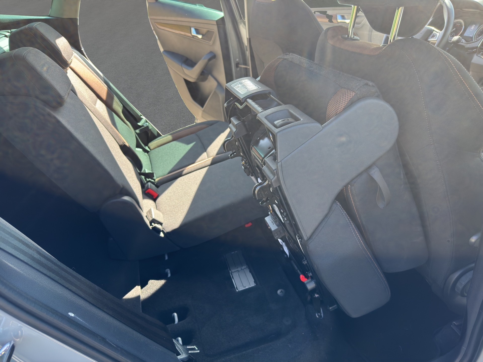 SKODA Karoq 1.5 TSI ACT Scout 4x4 DSG-image-13