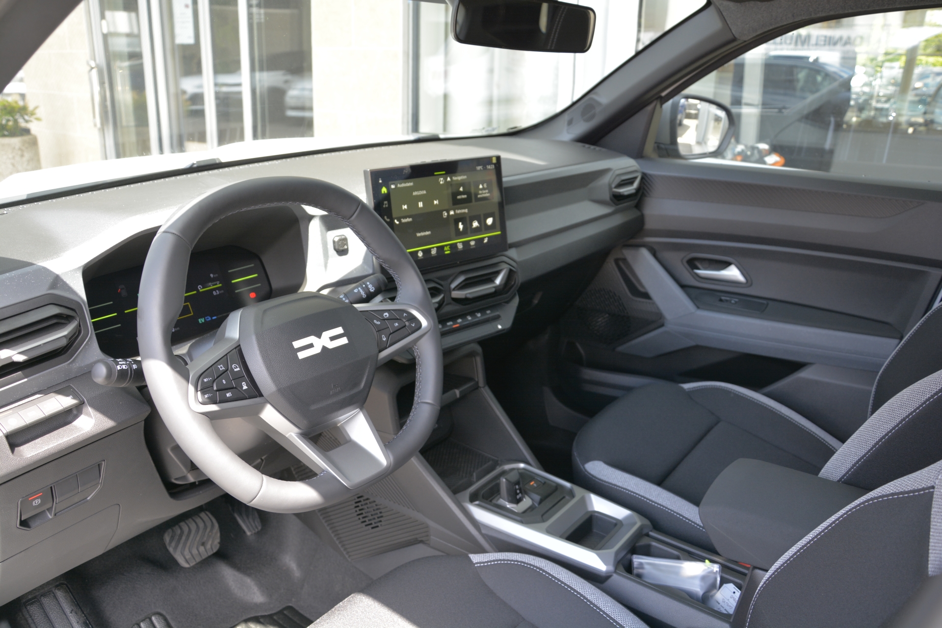 DACIA DUSTER journey hybrid 155-image-4