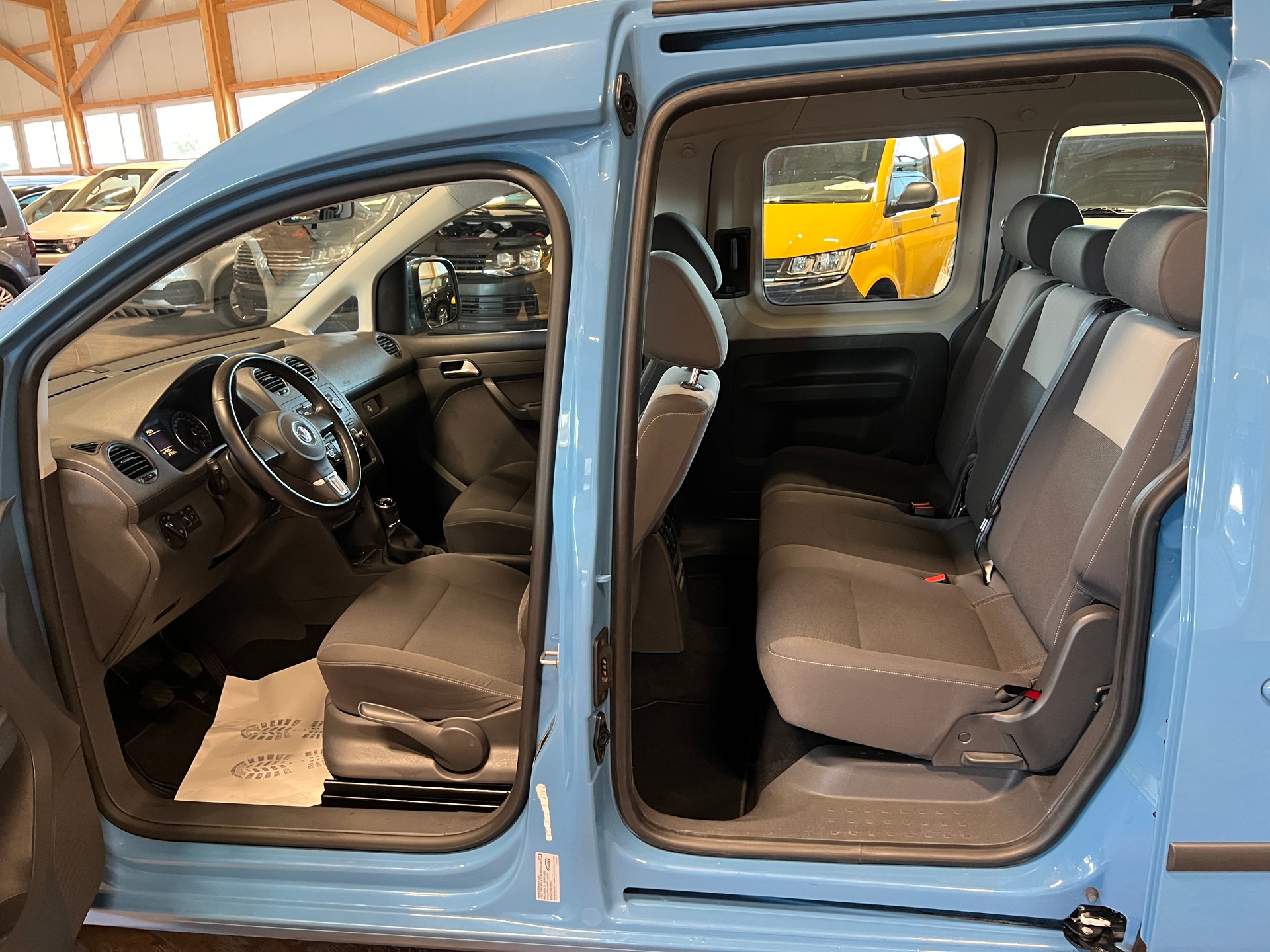 VW Caddy 1.2 TSI Blue Motion Technology Trendline-image-12