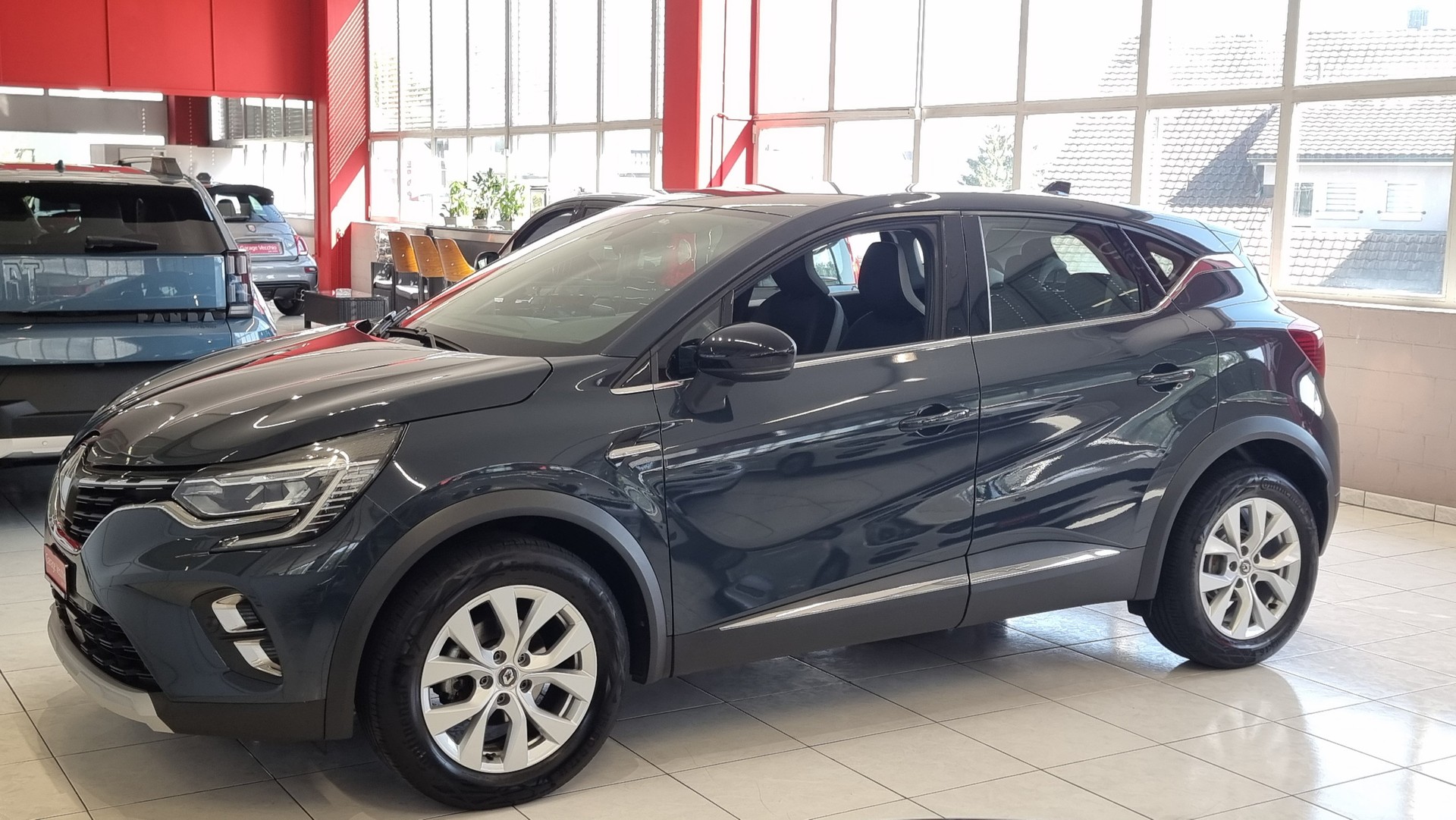 RENAULT Captur 1.3 TCe Intens EDC-showroom-element-1