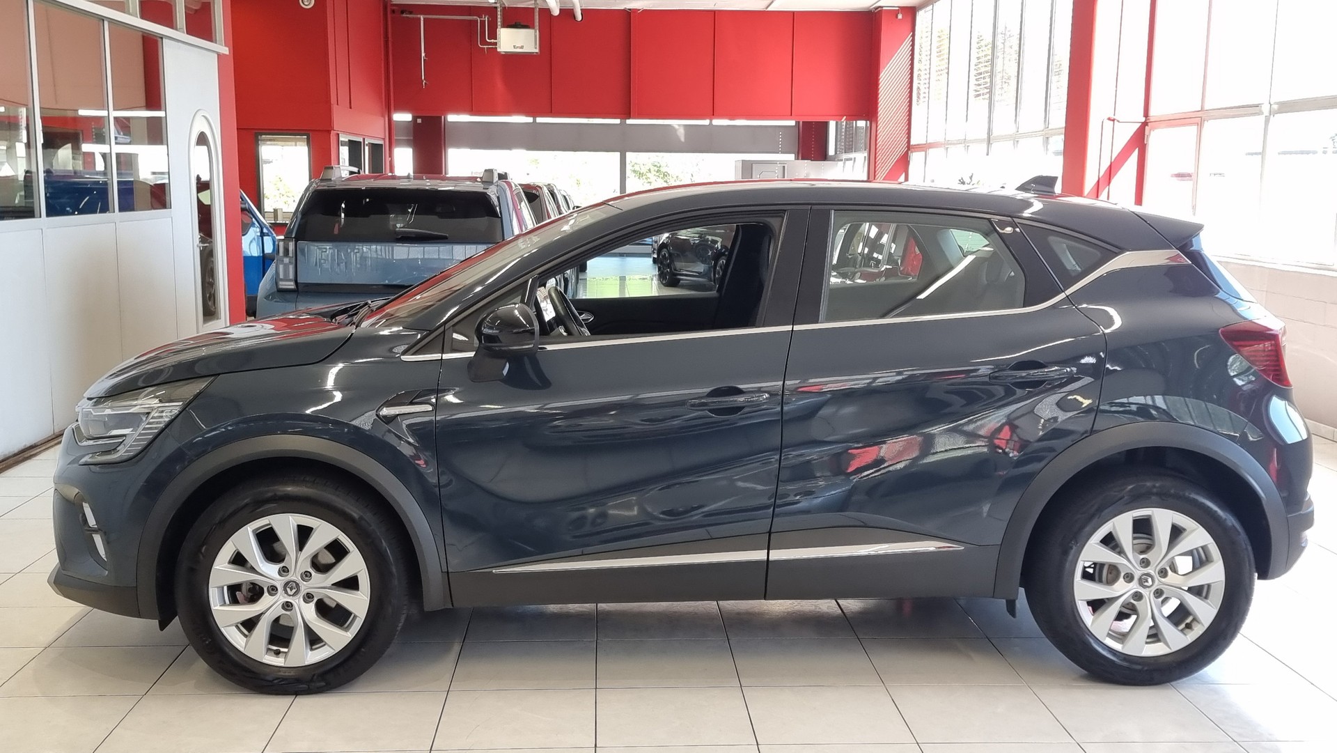 RENAULT Captur 1.3 TCe Intens EDC-showroom-element-2