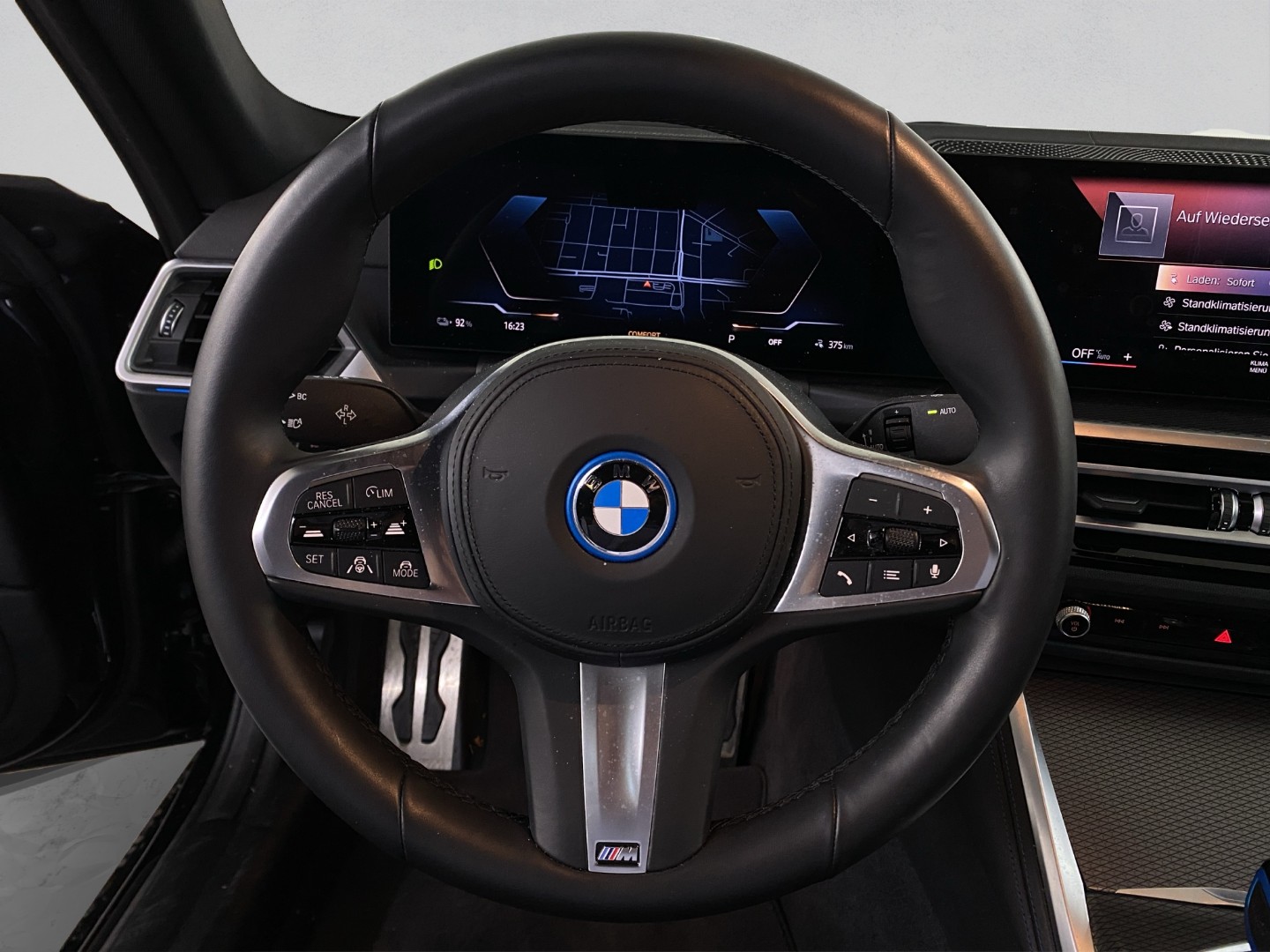 BMW i4 eDrive 40-image-8