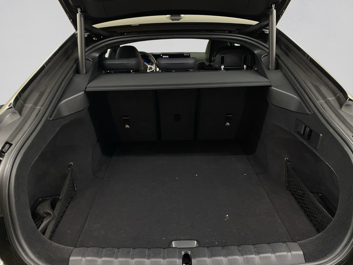 BMW i4 eDrive 40-image-23