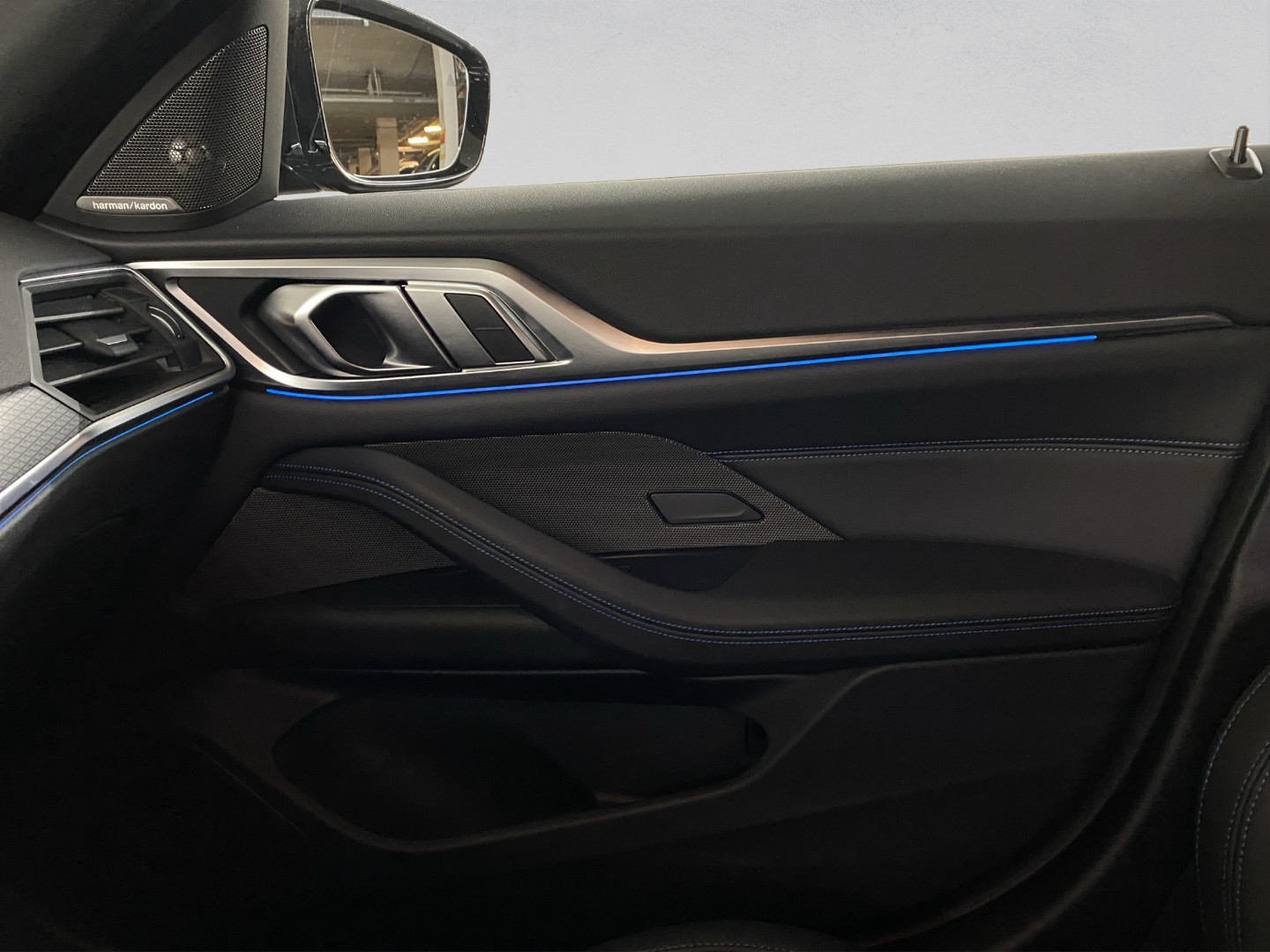BMW i4 eDrive 40-image-20
