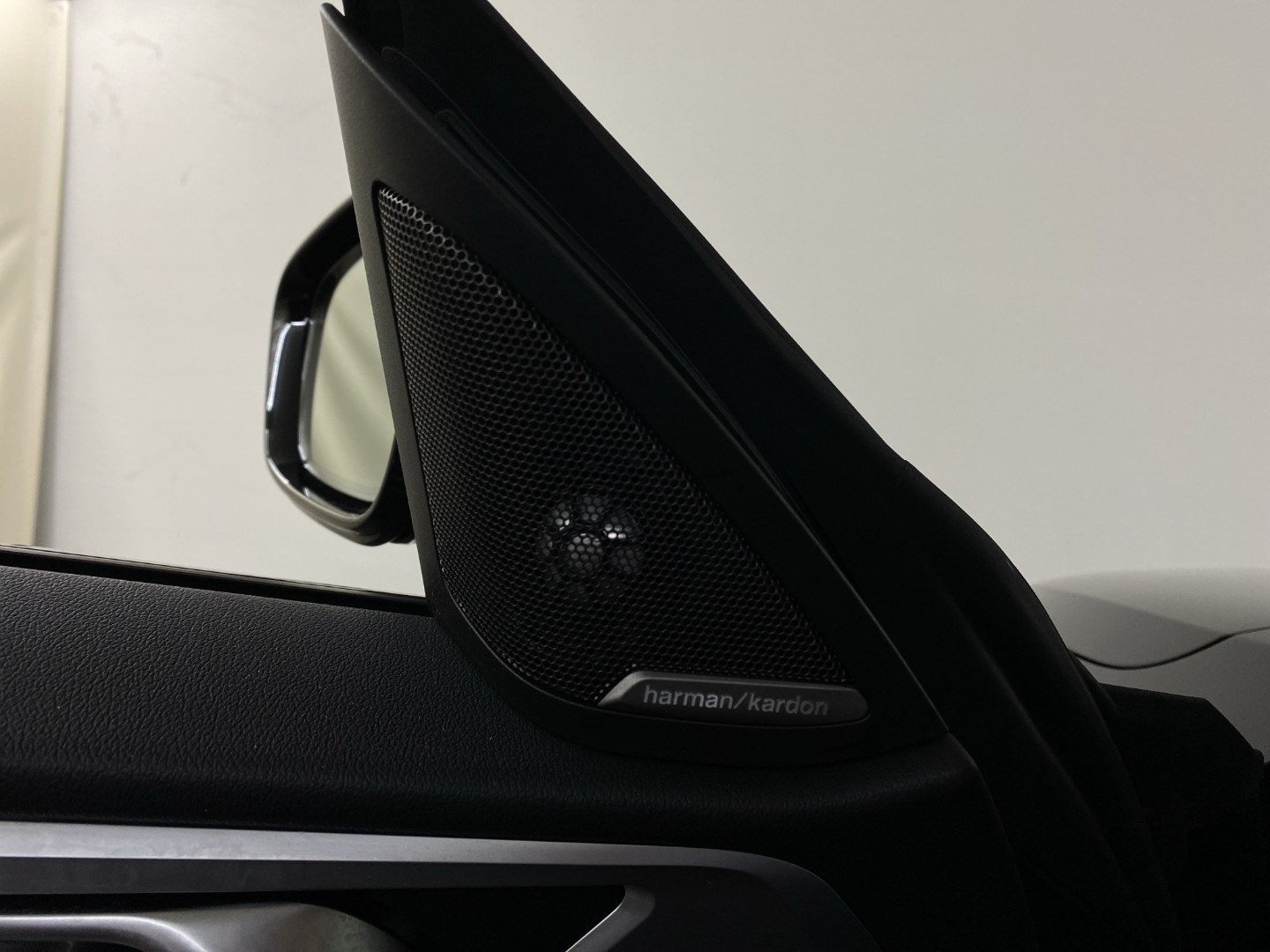 BMW i4 eDrive 40-image-16