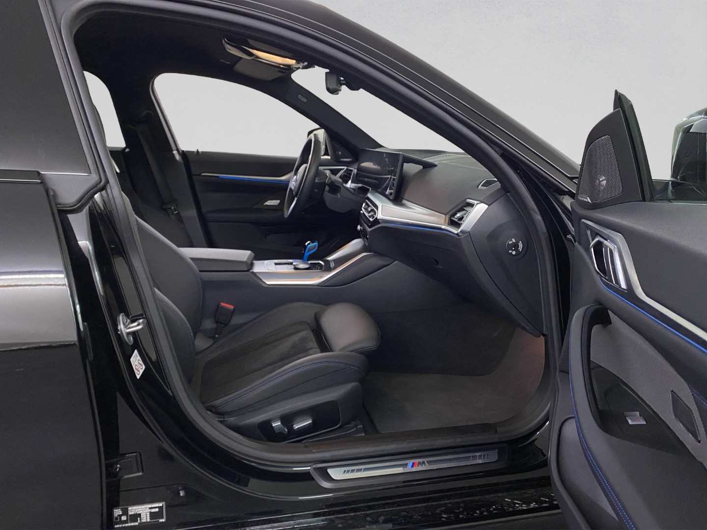 BMW i4 eDrive 40-image-19