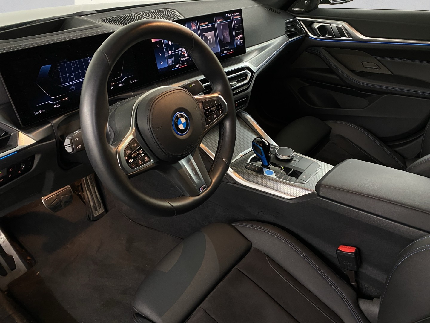 BMW i4 eDrive 40-image-7