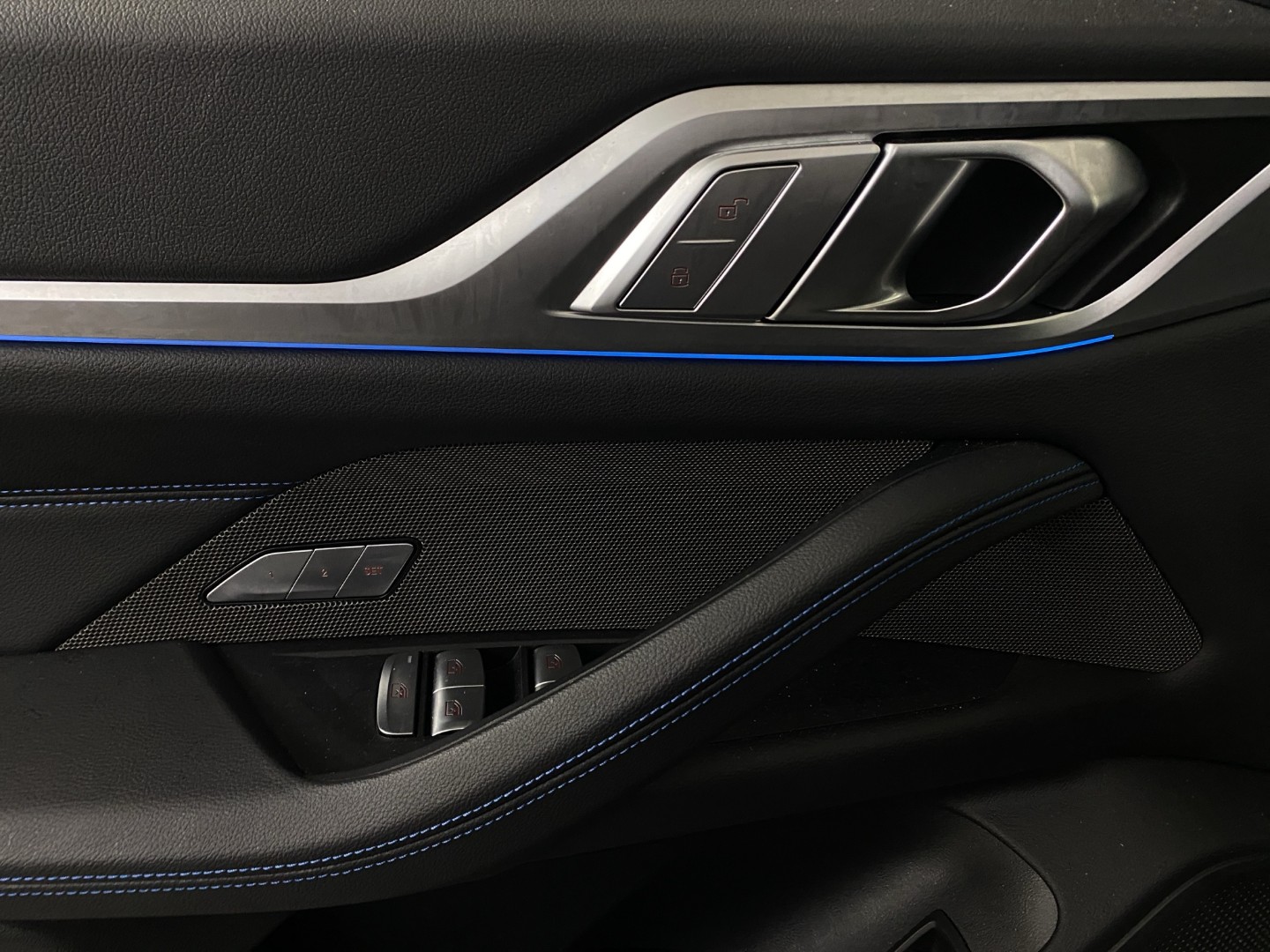 BMW i4 eDrive 40-image-17