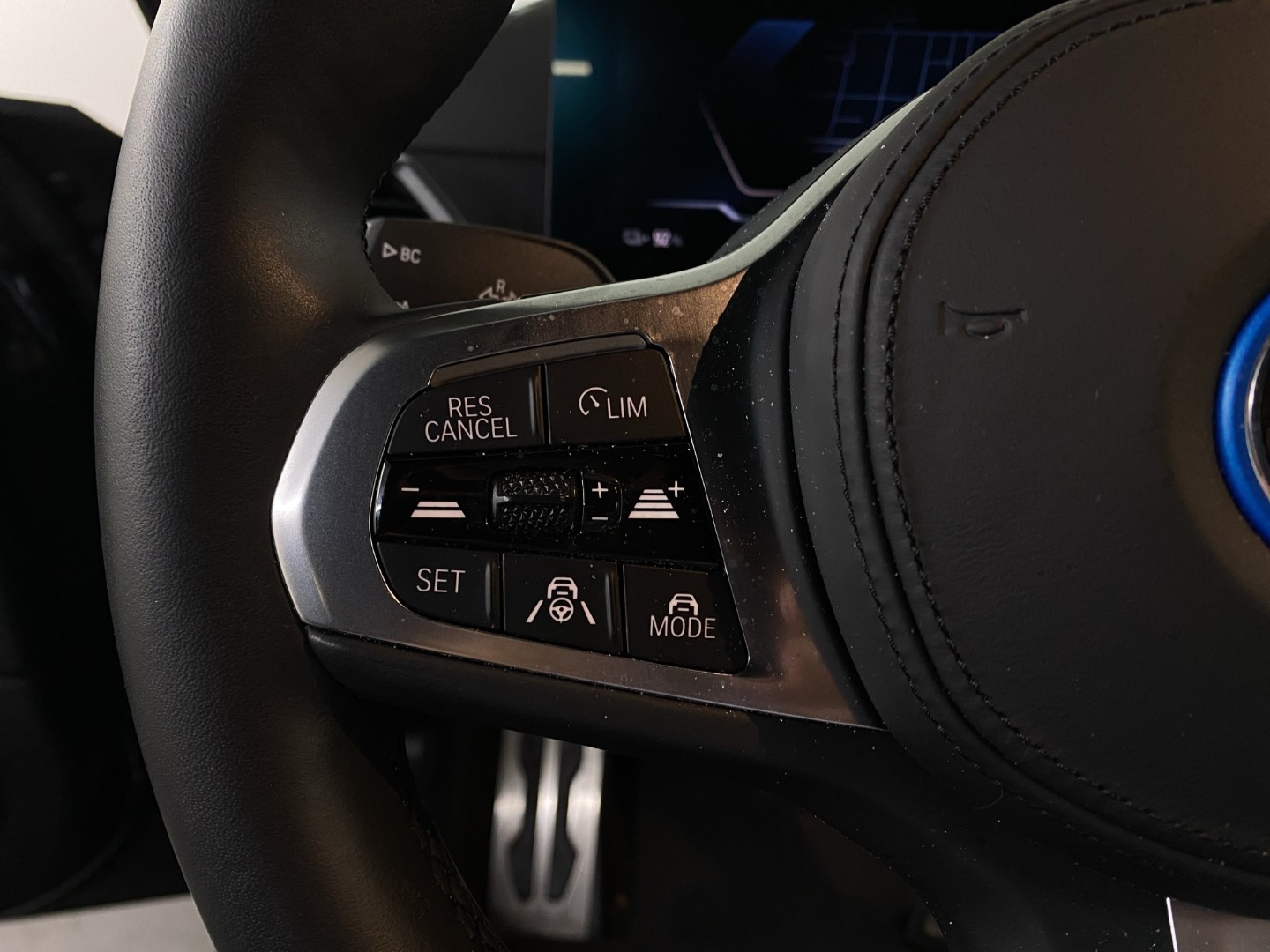 BMW i4 eDrive 40-image-14