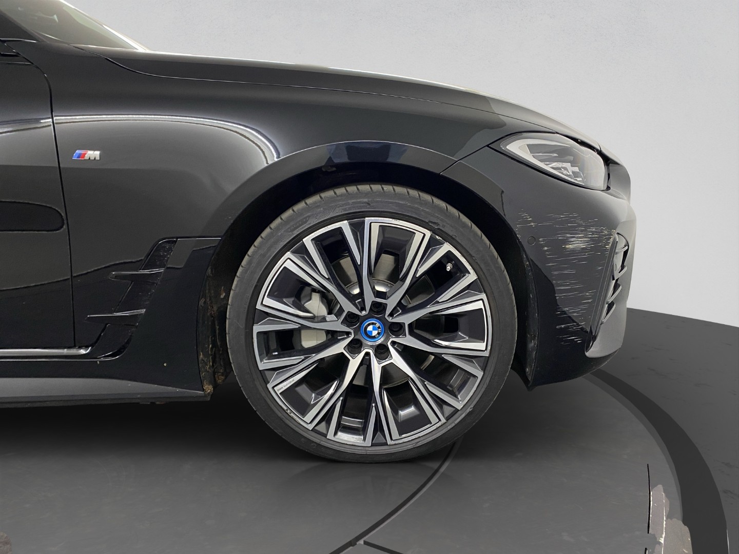 BMW i4 eDrive 40-image-24