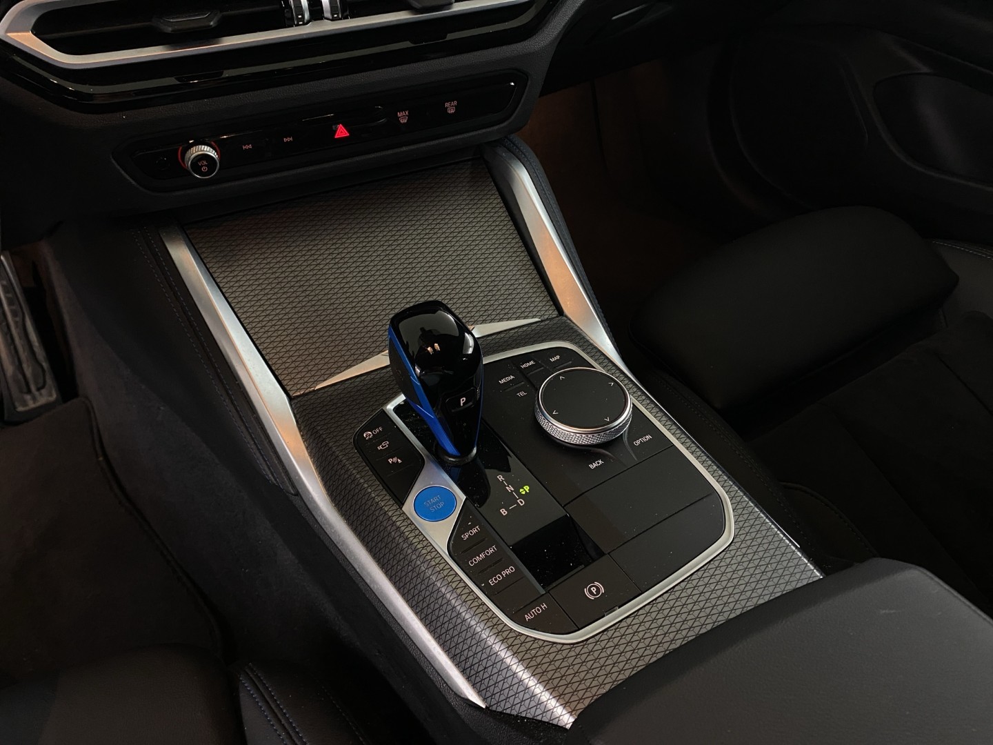 BMW i4 eDrive 40-image-10