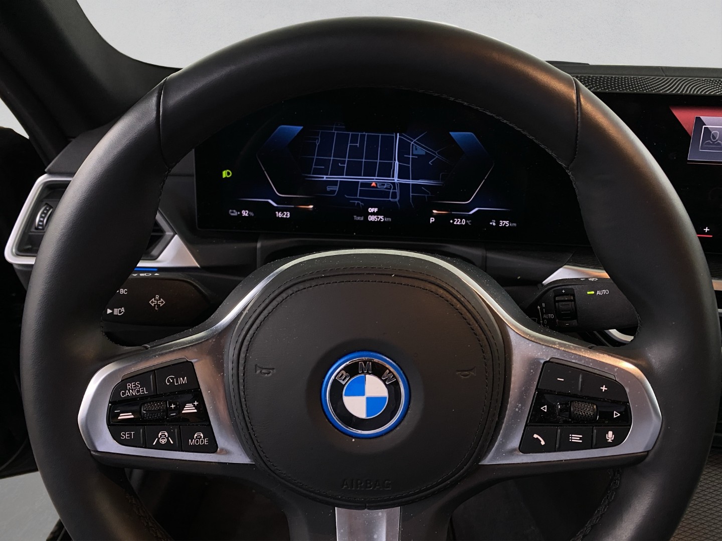 BMW i4 eDrive 40-image-9