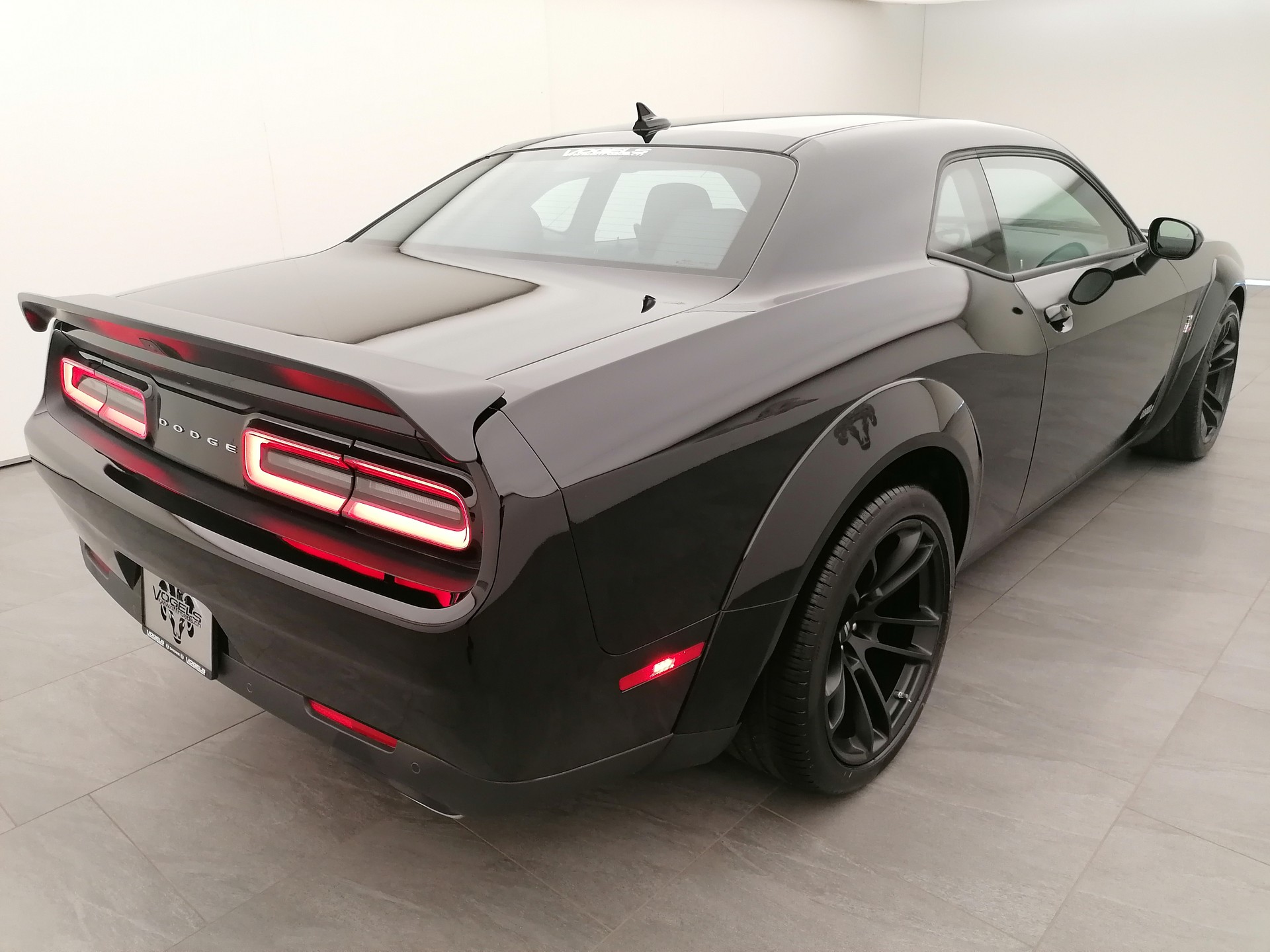 DODGE Challenger 392 WB Scatpack-showroom-element-3