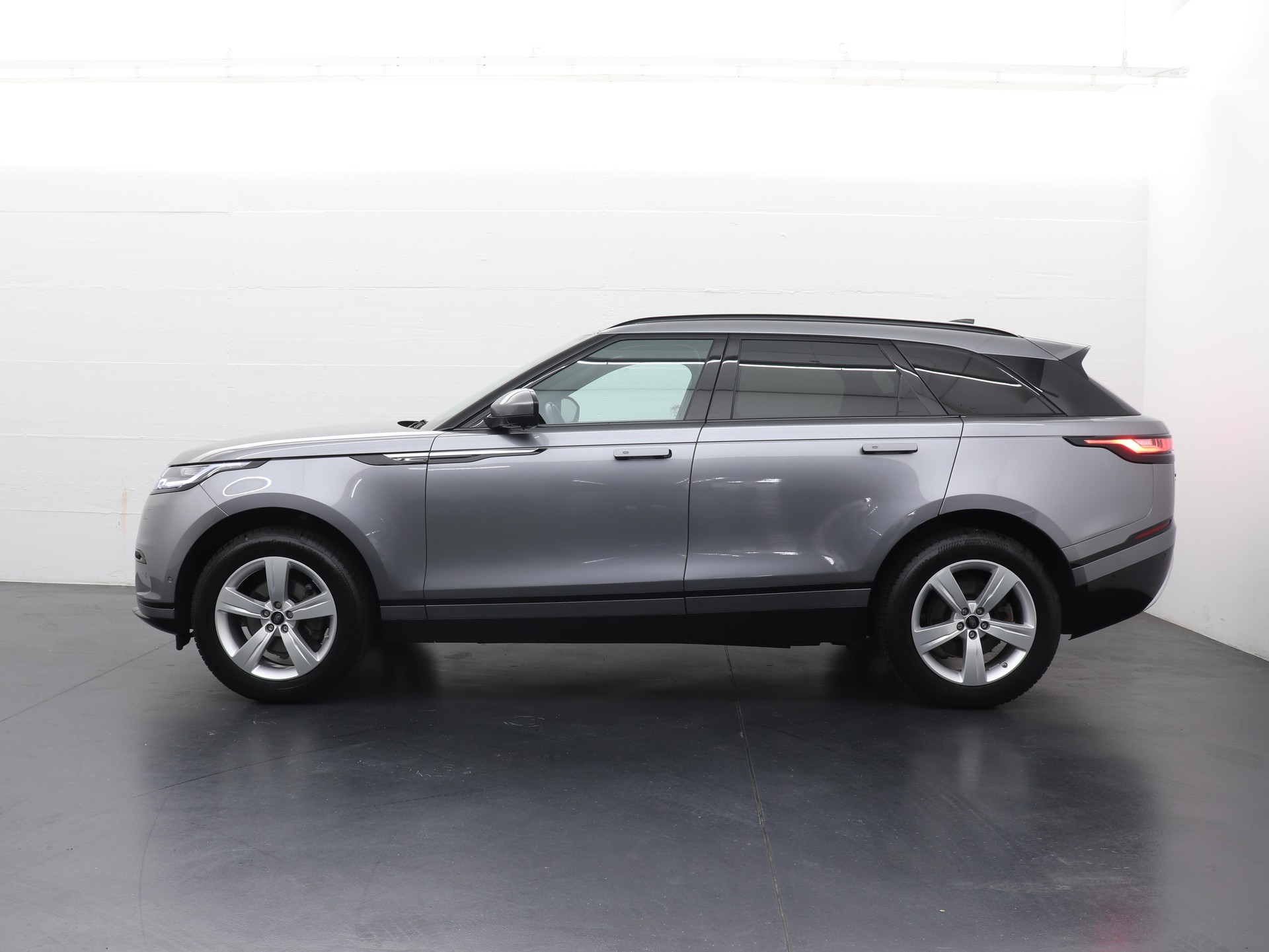 LAND ROVER Range Rover Velar 2.0 T S-showroom-element-3