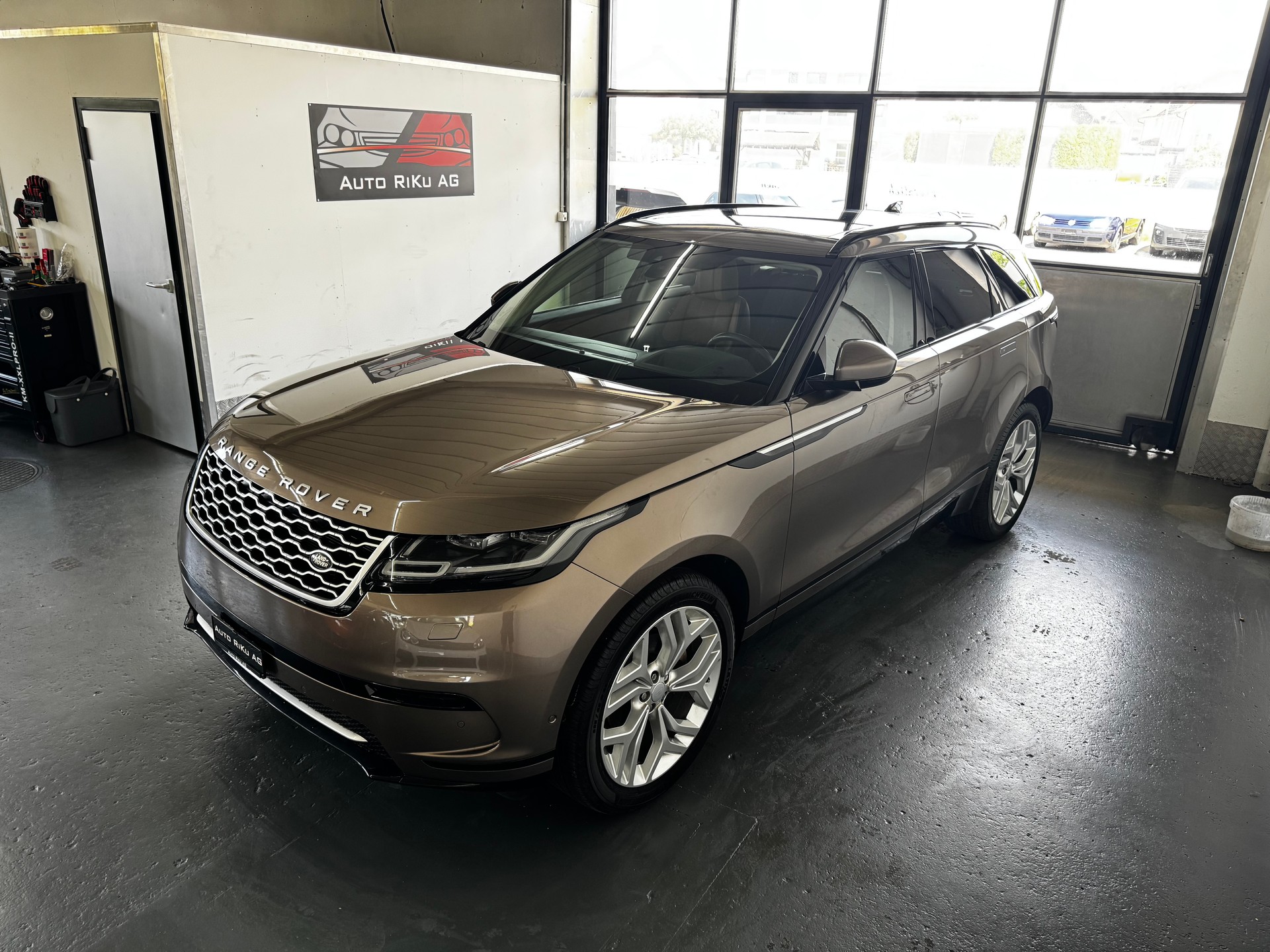 LAND ROVER Range Rover Velar R-Dynamic D 240 HSE Automatic-image-5