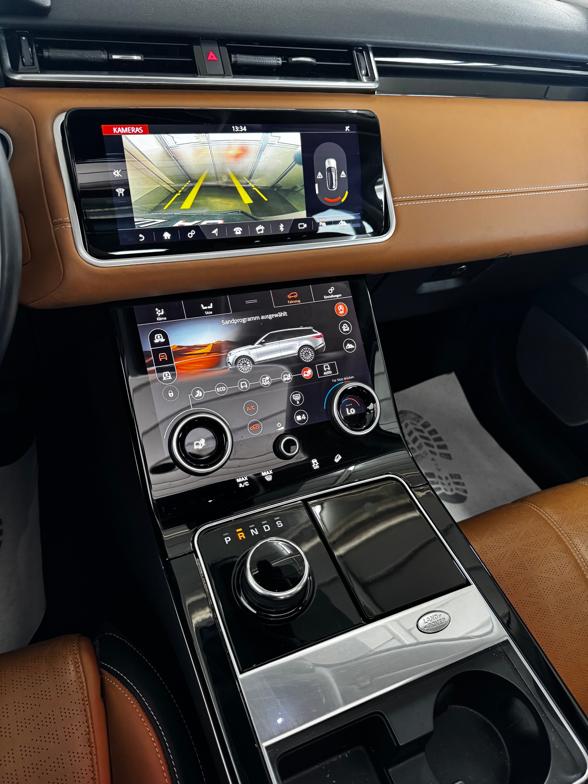 LAND ROVER Range Rover Velar R-Dynamic D 240 HSE Automatic-image-17