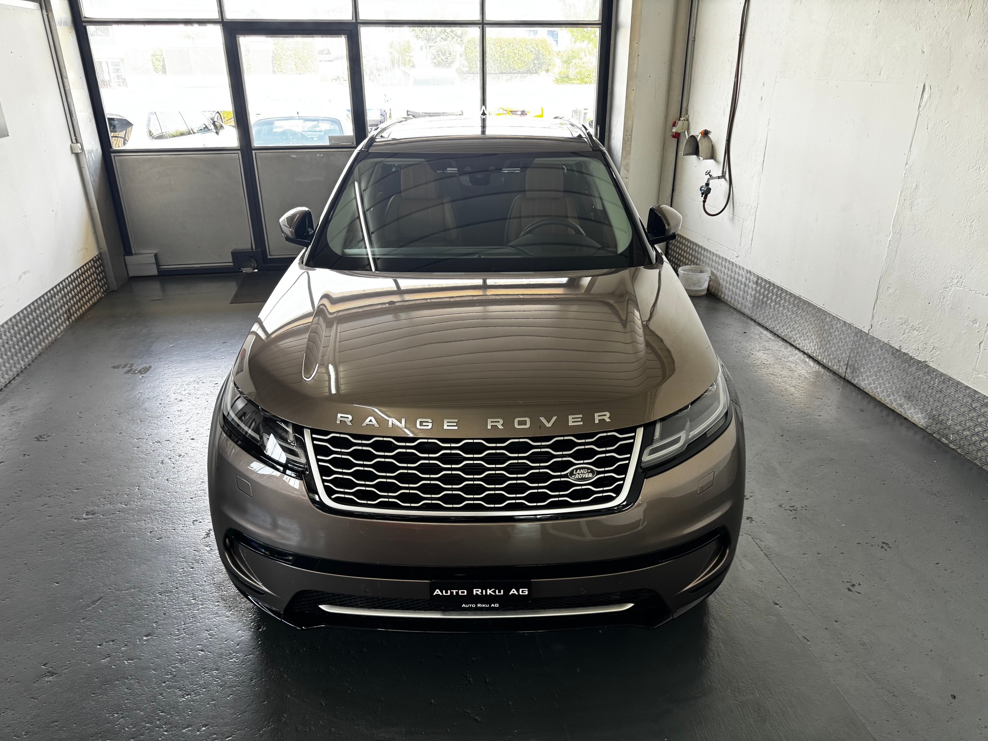 LAND ROVER Range Rover Velar R-Dynamic D 240 HSE Automatic-showroom-element-2