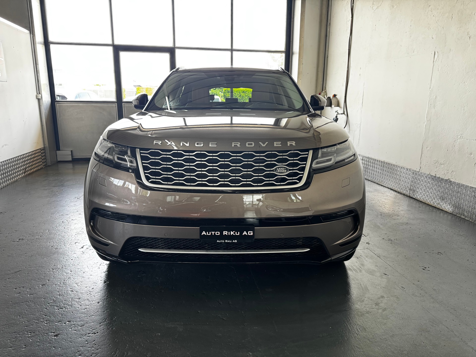 LAND ROVER Range Rover Velar R-Dynamic D 240 HSE Automatic-image-4