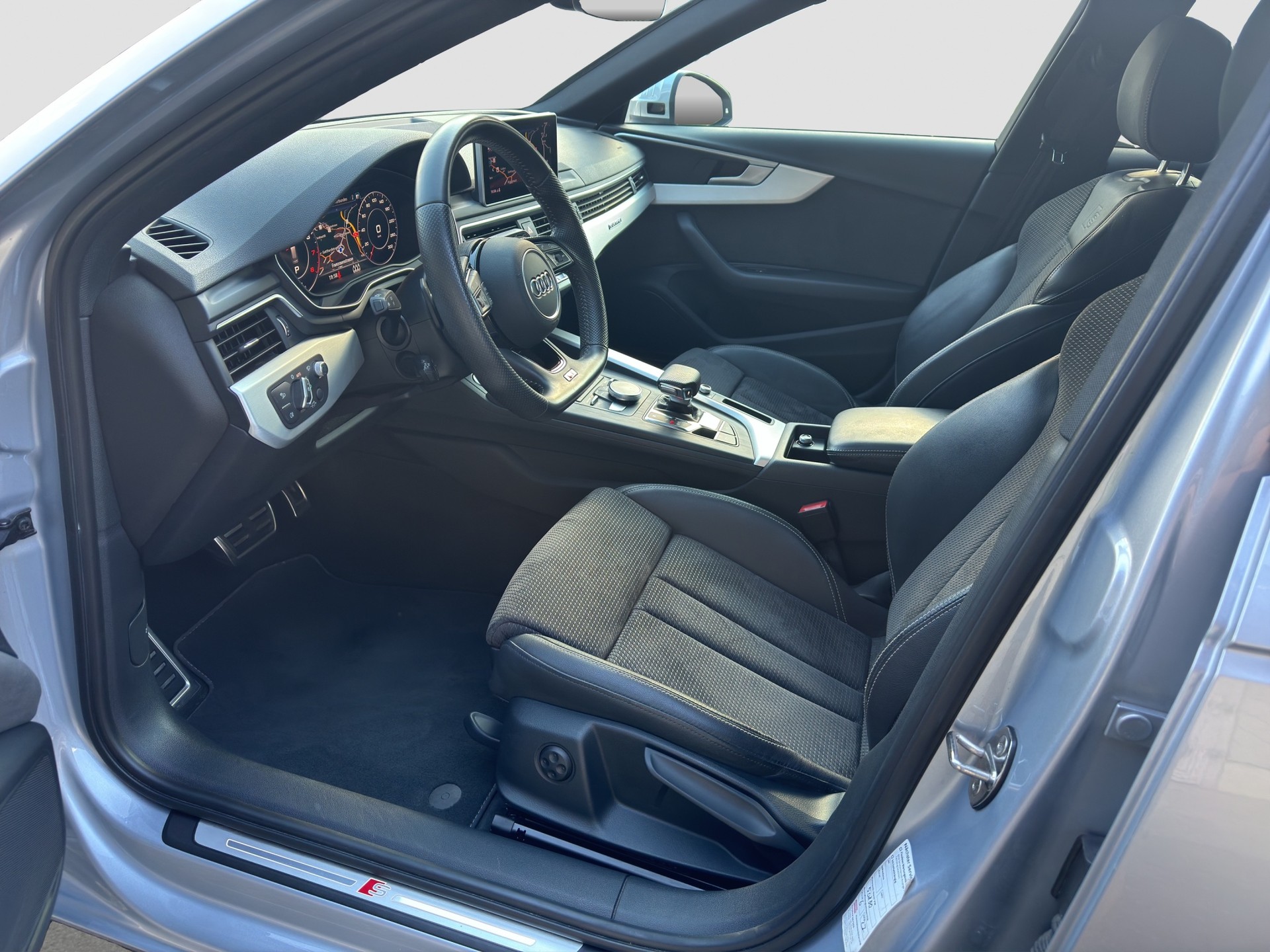 AUDI A4 Avant 45 TFSI Sport S-tronic quattro-image-9