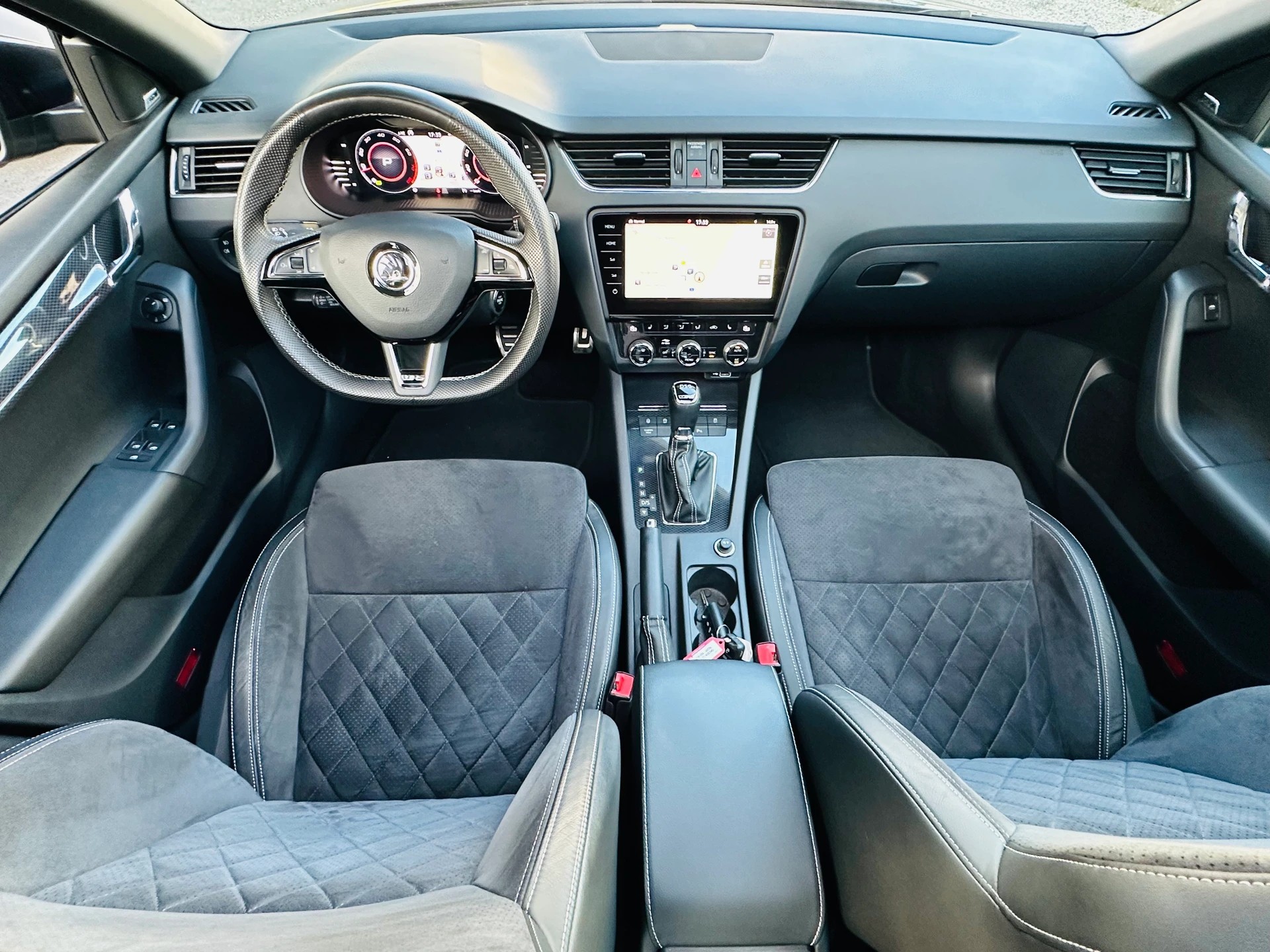 SKODA Octavia Combi 2.0 TSI RS DSG-image-16