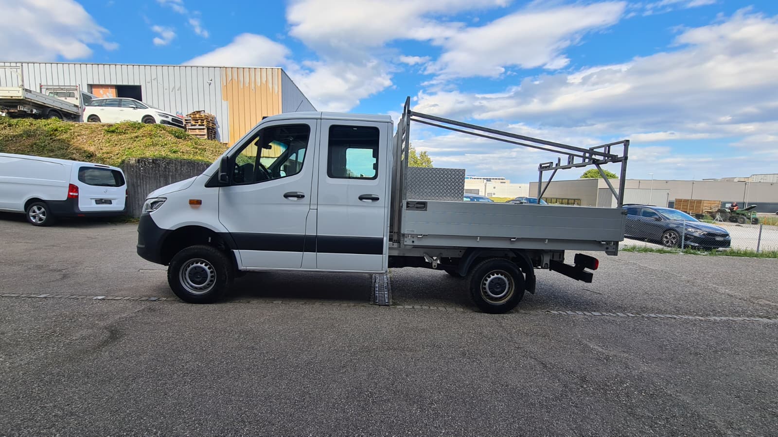 MERCEDES-BENZ Sprinter 319 CDI Standard 9G-TRONIC 4x4 ** 6-Plätzer ** Klimaanlage ** Anh-Kupplung 3500kg ** Nutzlast 700kg ** Modell 2024-showroom-element-3