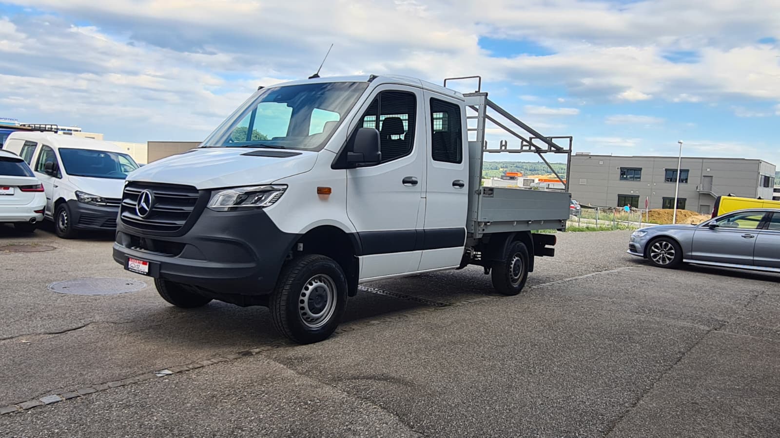 MERCEDES-BENZ Sprinter 319 CDI Standard 9G-TRONIC 4x4 ** 6-Plätzer ** Klimaanlage ** Anh-Kupplung 3500kg ** Nutzlast 700kg ** Modell 2024-showroom-element-2