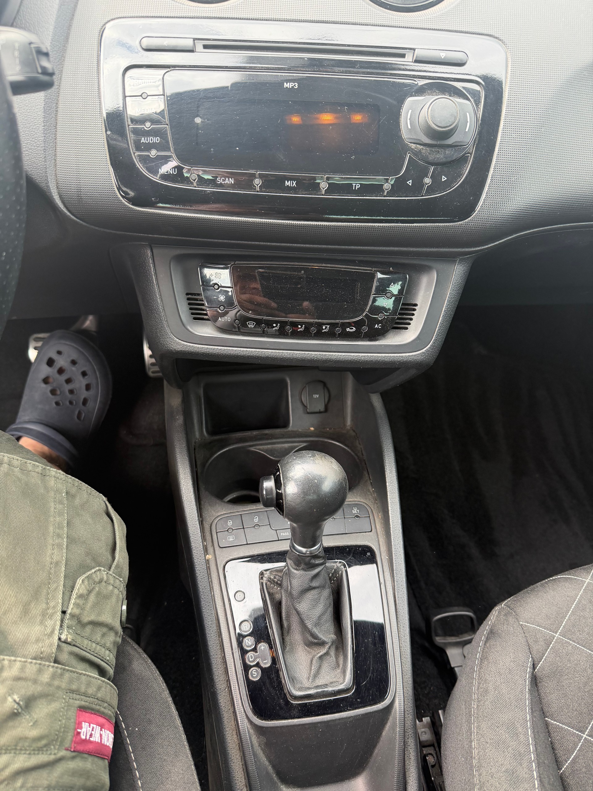 SEAT Ibiza SC 1.4 TSI Cupra DSG-image-8