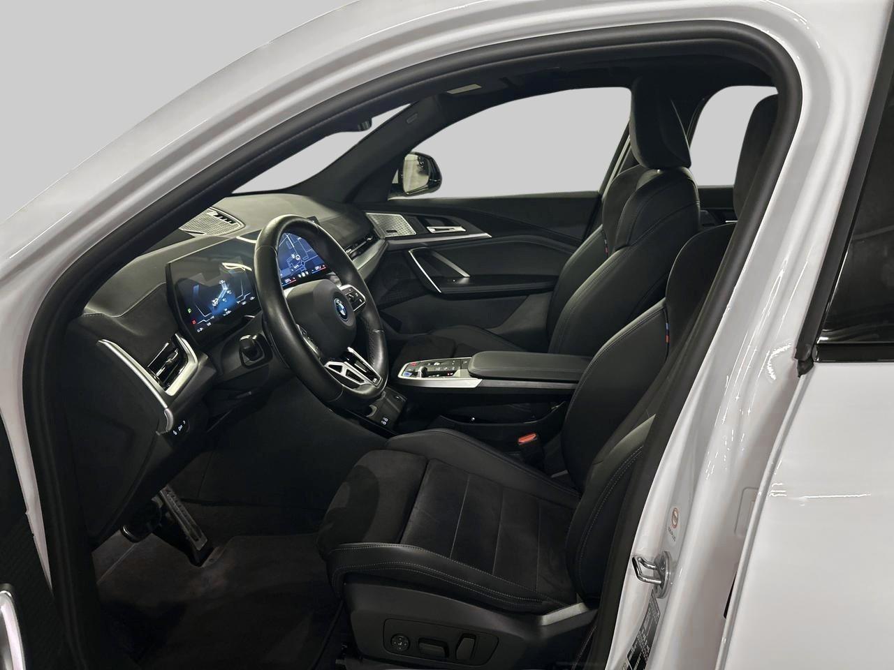 BMW iX2 30 xDrive M Sport-image-14