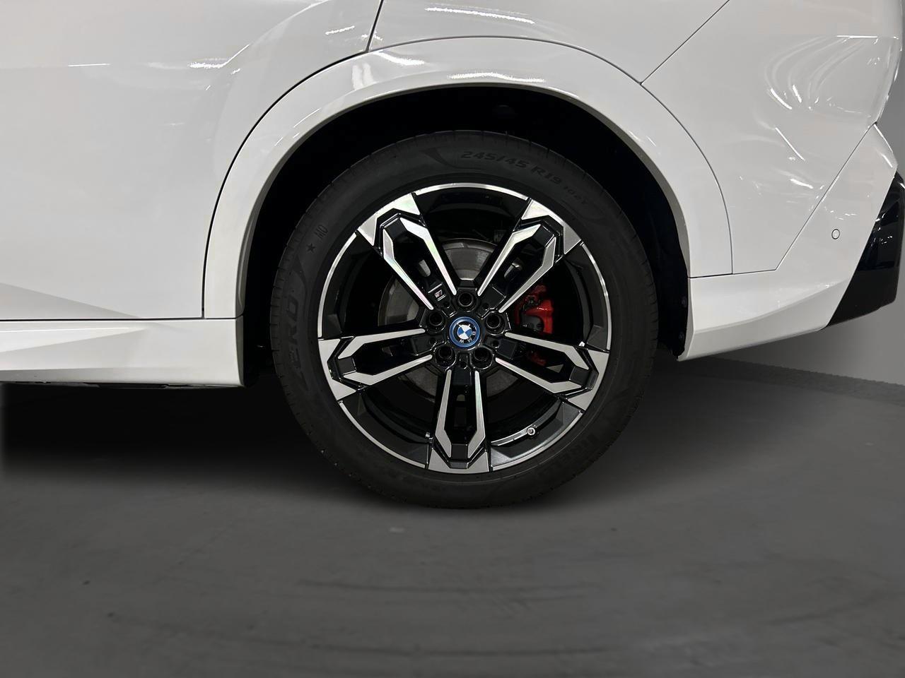 BMW iX2 30 xDrive M Sport-image-12