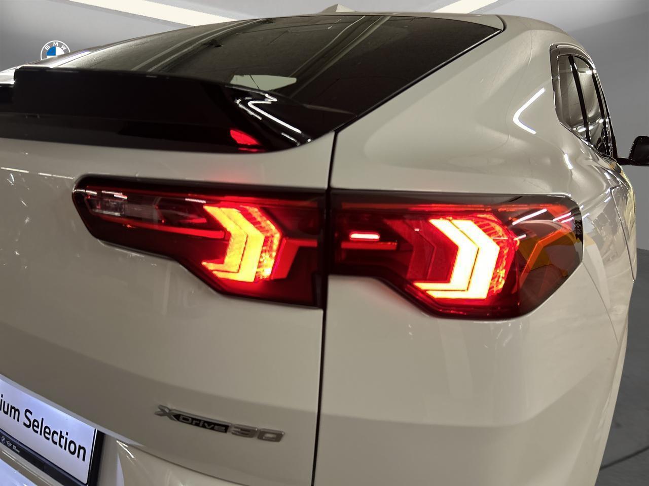 BMW iX2 30 xDrive M Sport-image-24