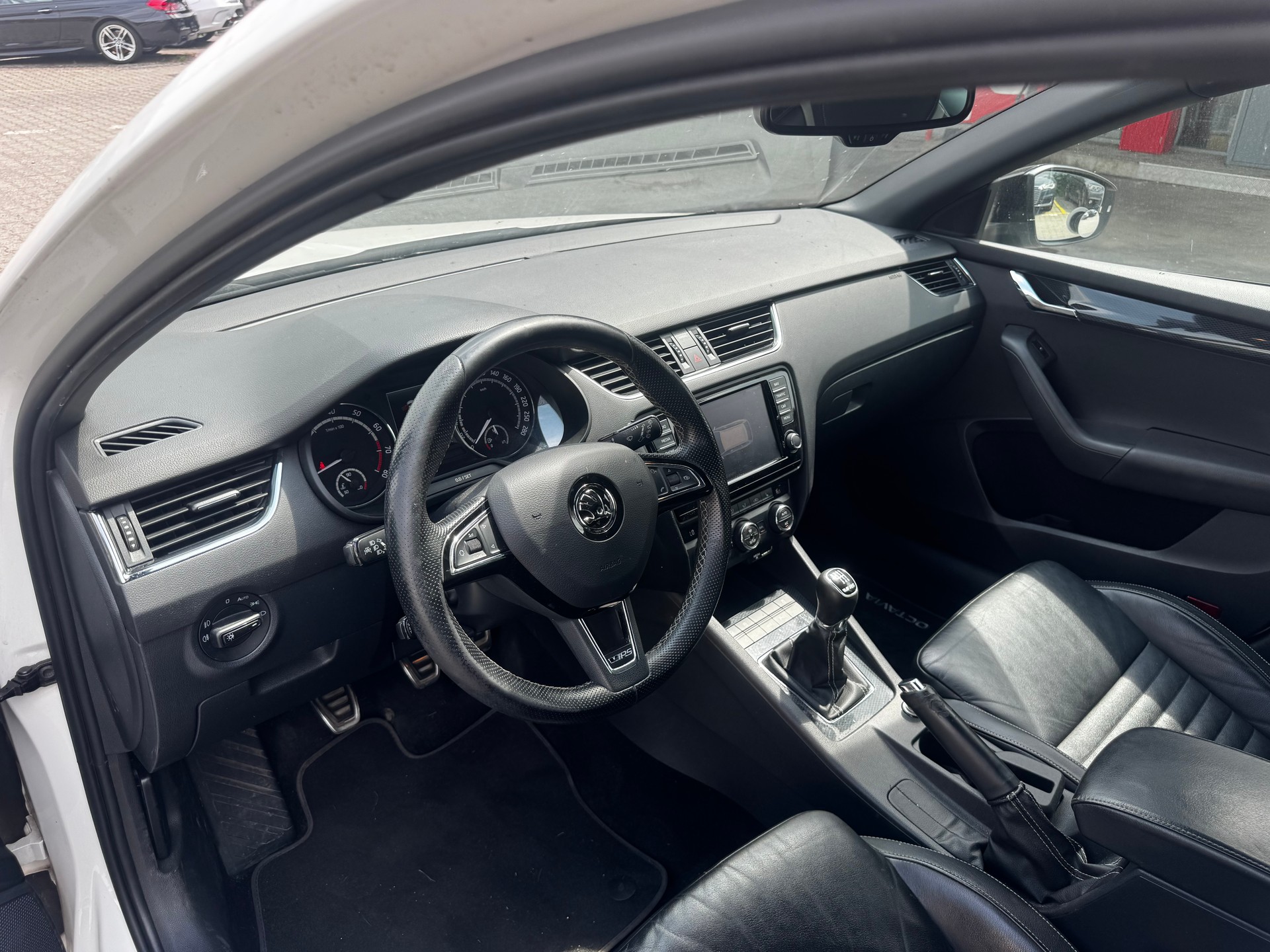 SKODA Octavia Combi 2.0 TSI RS-image-5