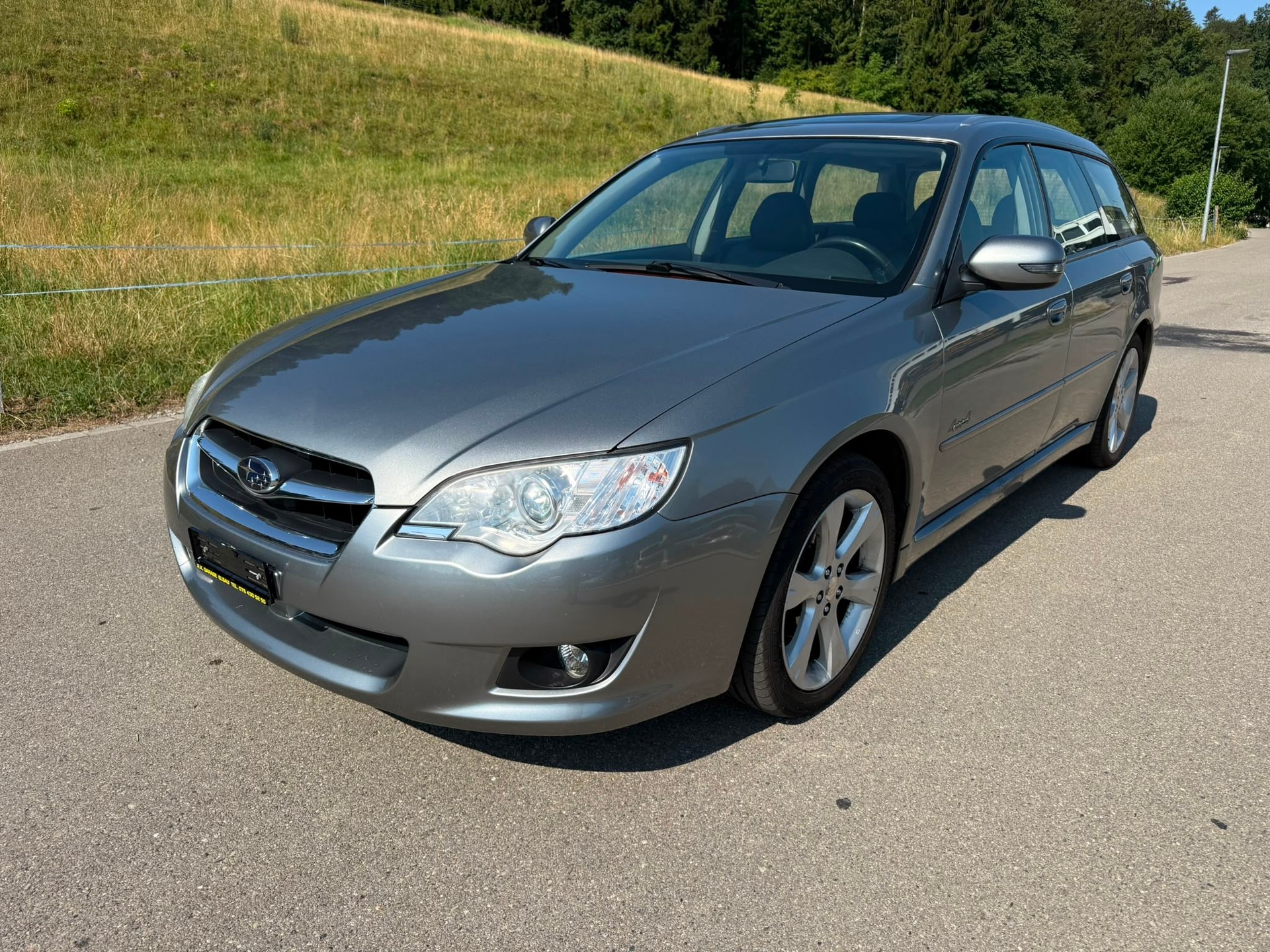 SUBARU Legacy 2.0R AWD Swiss-image-1