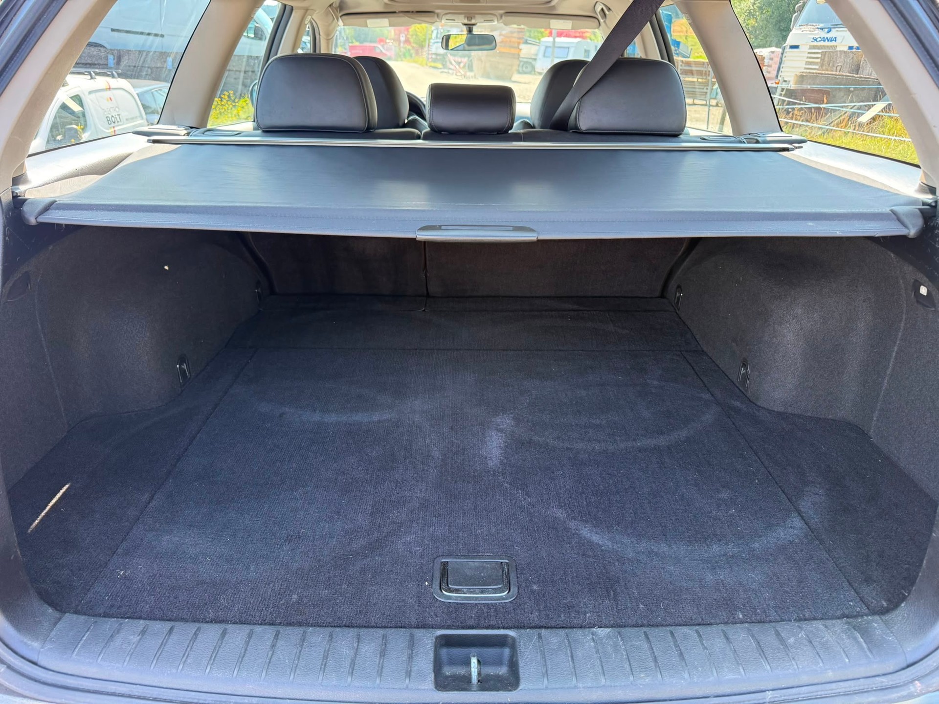 SUBARU Legacy 2.0R AWD Swiss-image-9