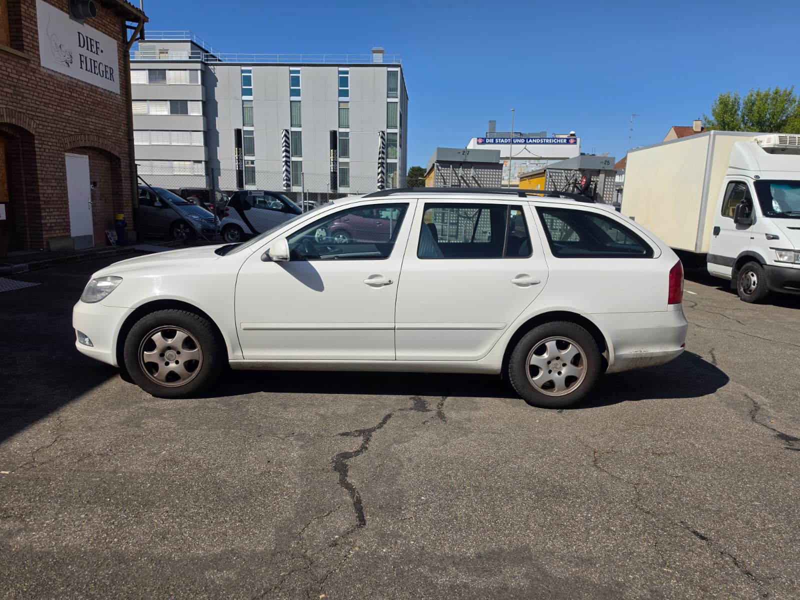 SKODA Octavia Combi 1.6 TDI Ambition DSG-showroom-element-2