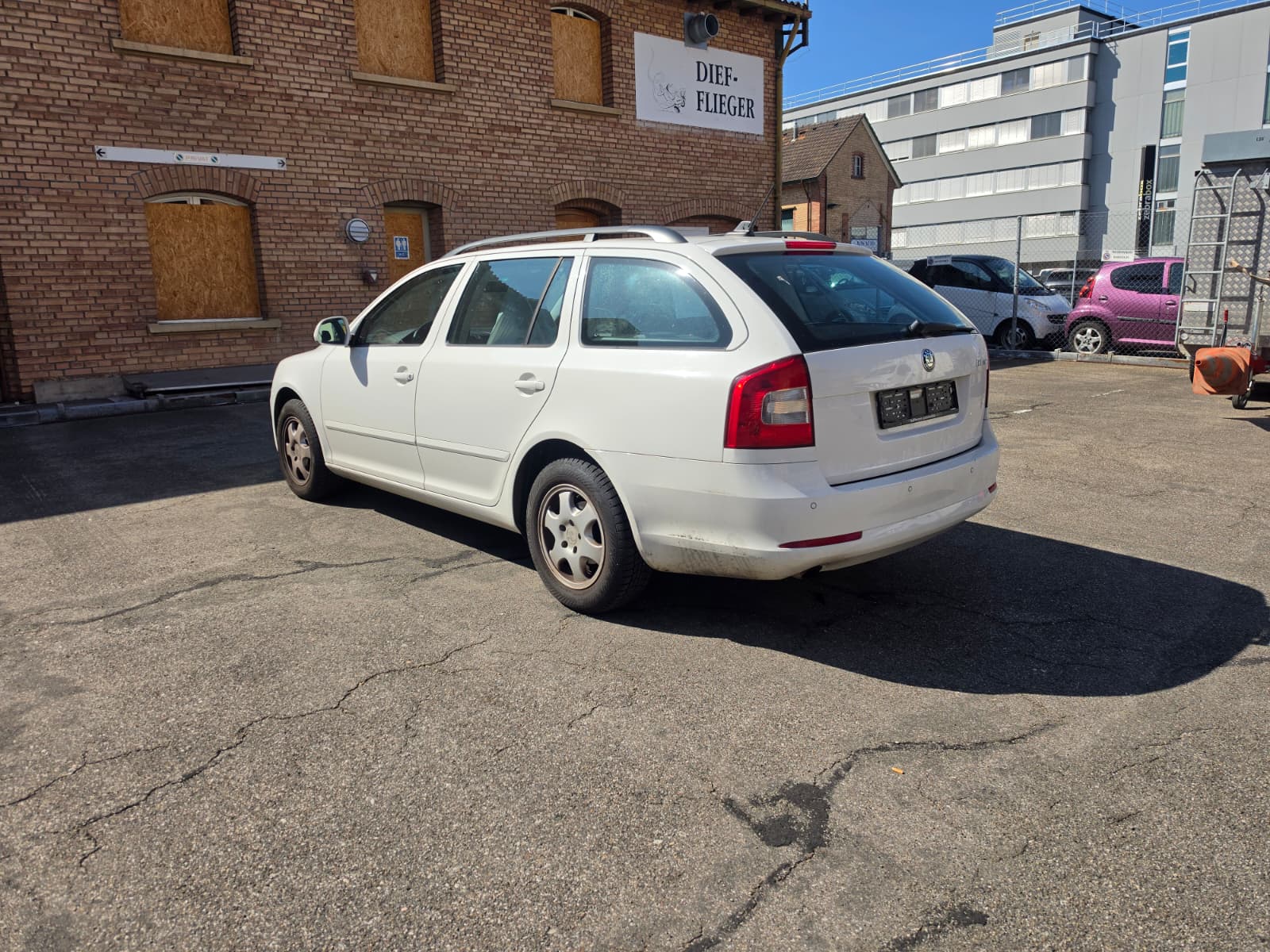 SKODA Octavia Combi 1.6 TDI Ambition DSG-showroom-element-3