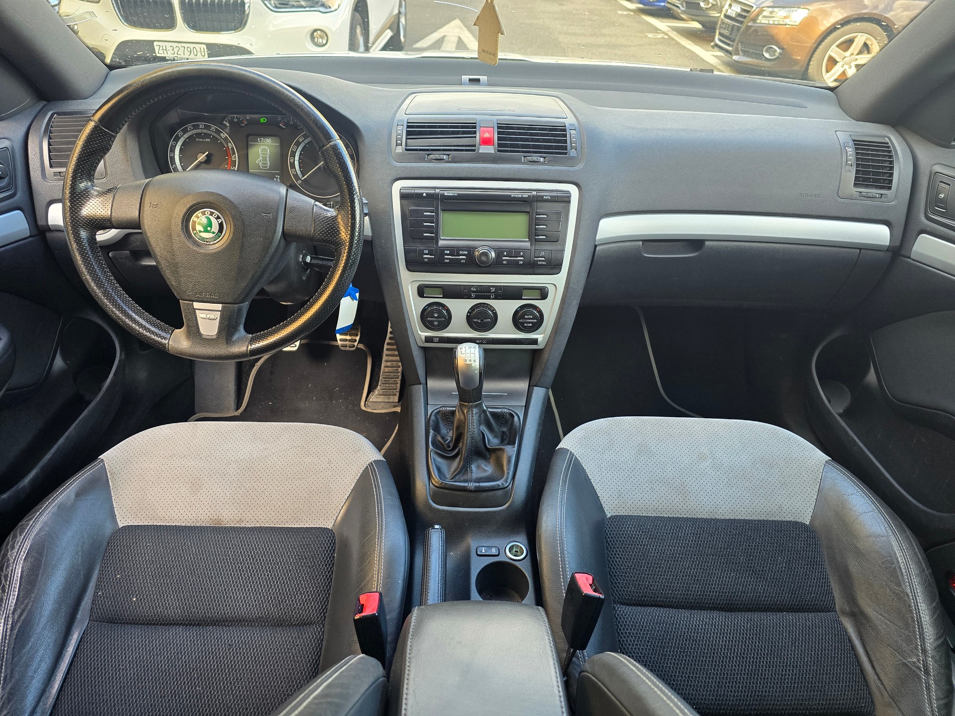 SKODA Octavia 2.0 TDI RS-showroom-element-3