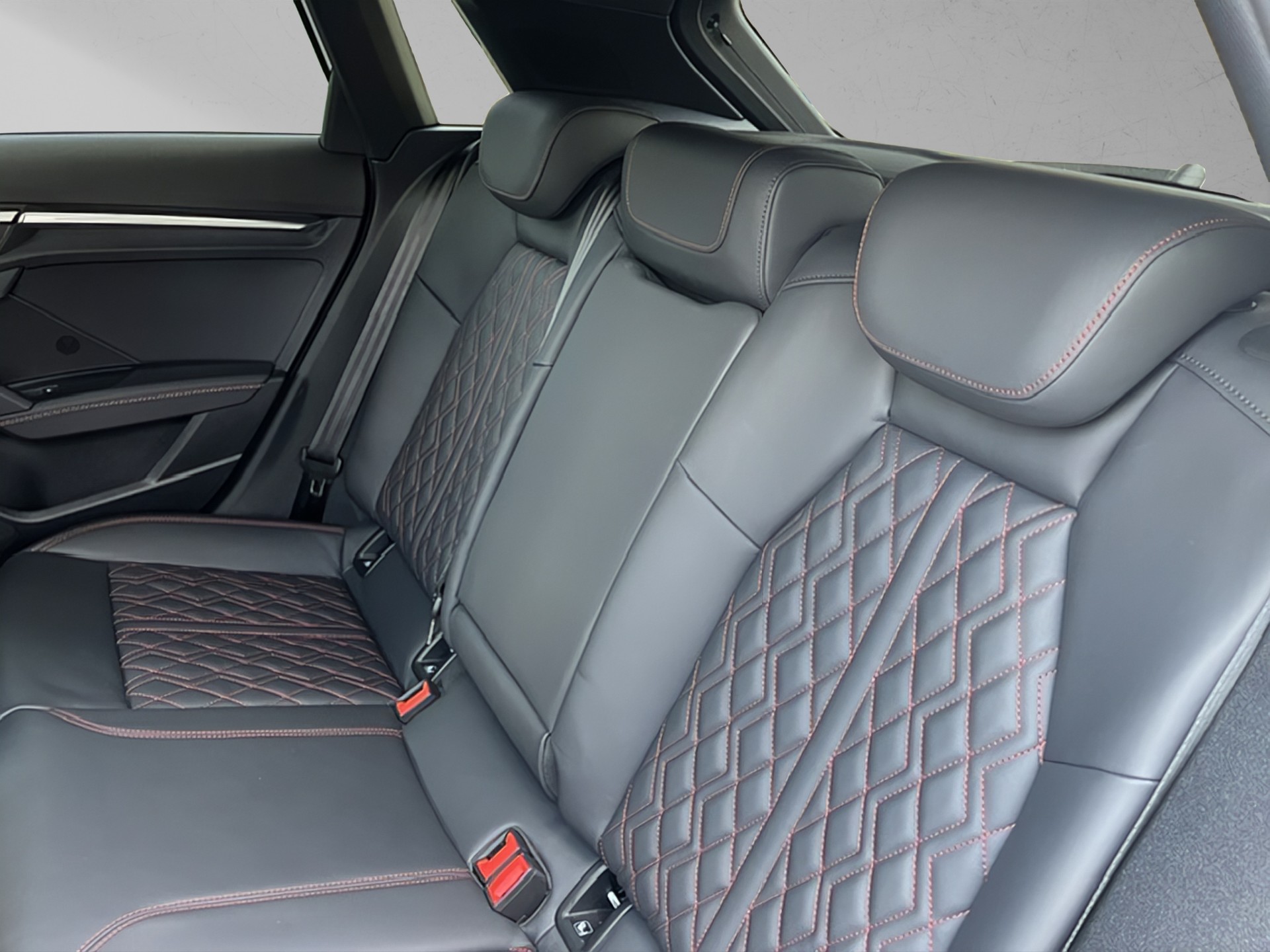 AUDI S3 Sportback 2.0 TFSI quattro S-tronic-image-24