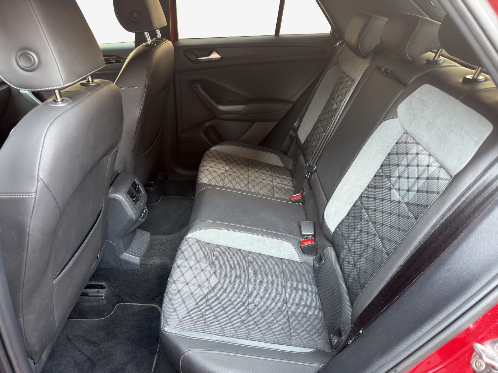 VW T-Roc 1.5 TSI EVO R-Line DSG-image-11