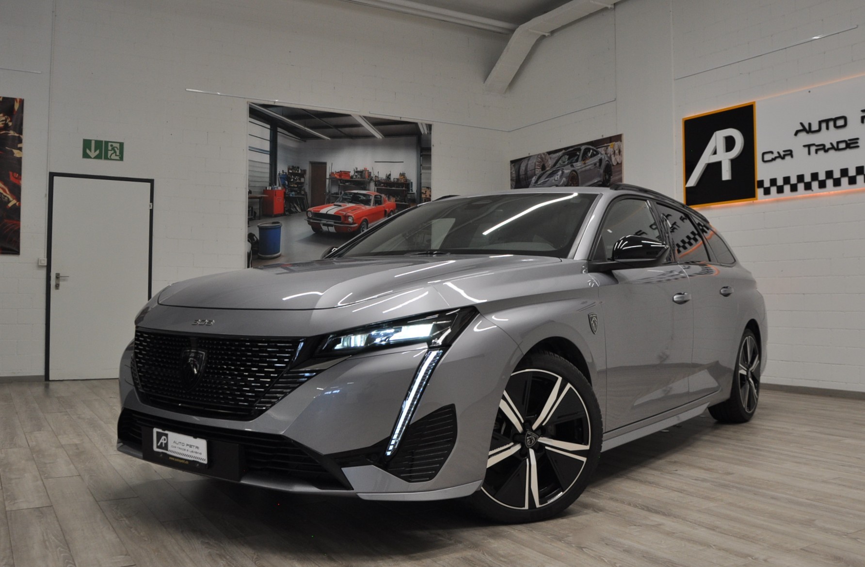 PEUGEOT 308 SW 1.2 HEV 136 GT-showroom-element-2