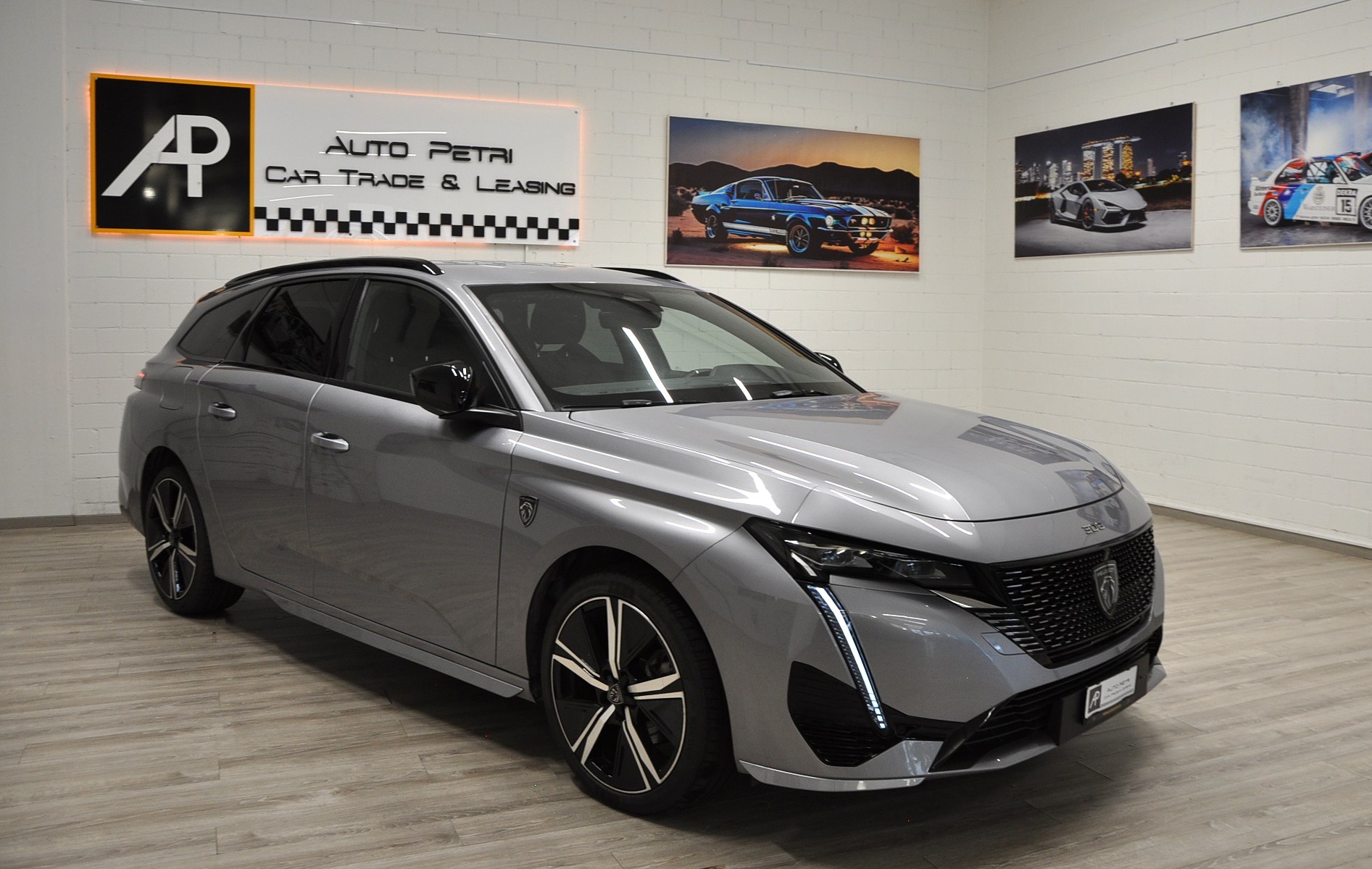 PEUGEOT 308 SW 1.2 HEV 136 GT-showroom-element-1
